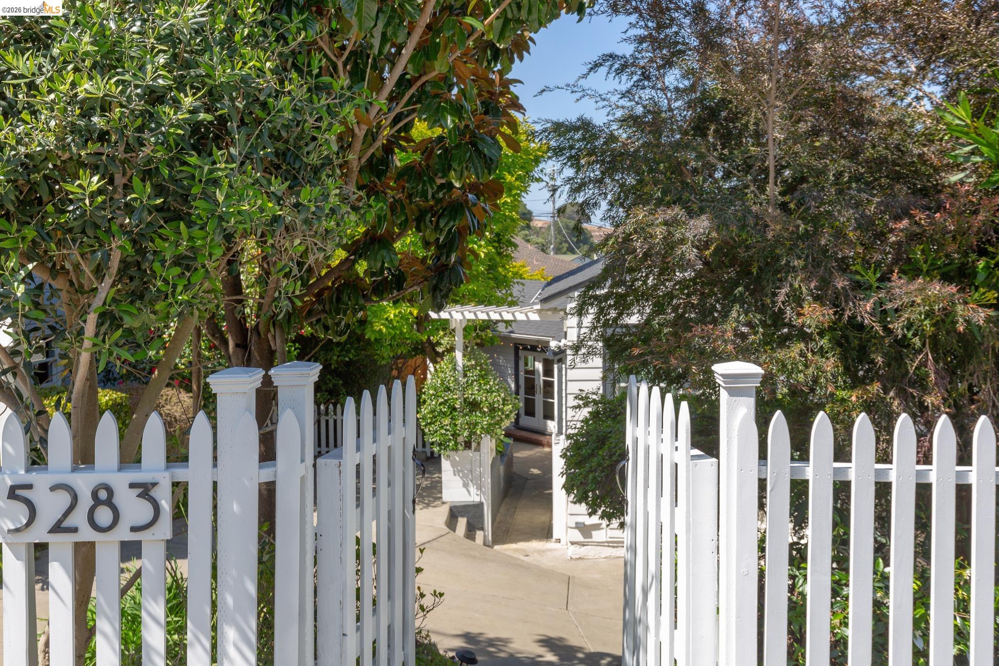 Front Image Thumbnail for EB41132866