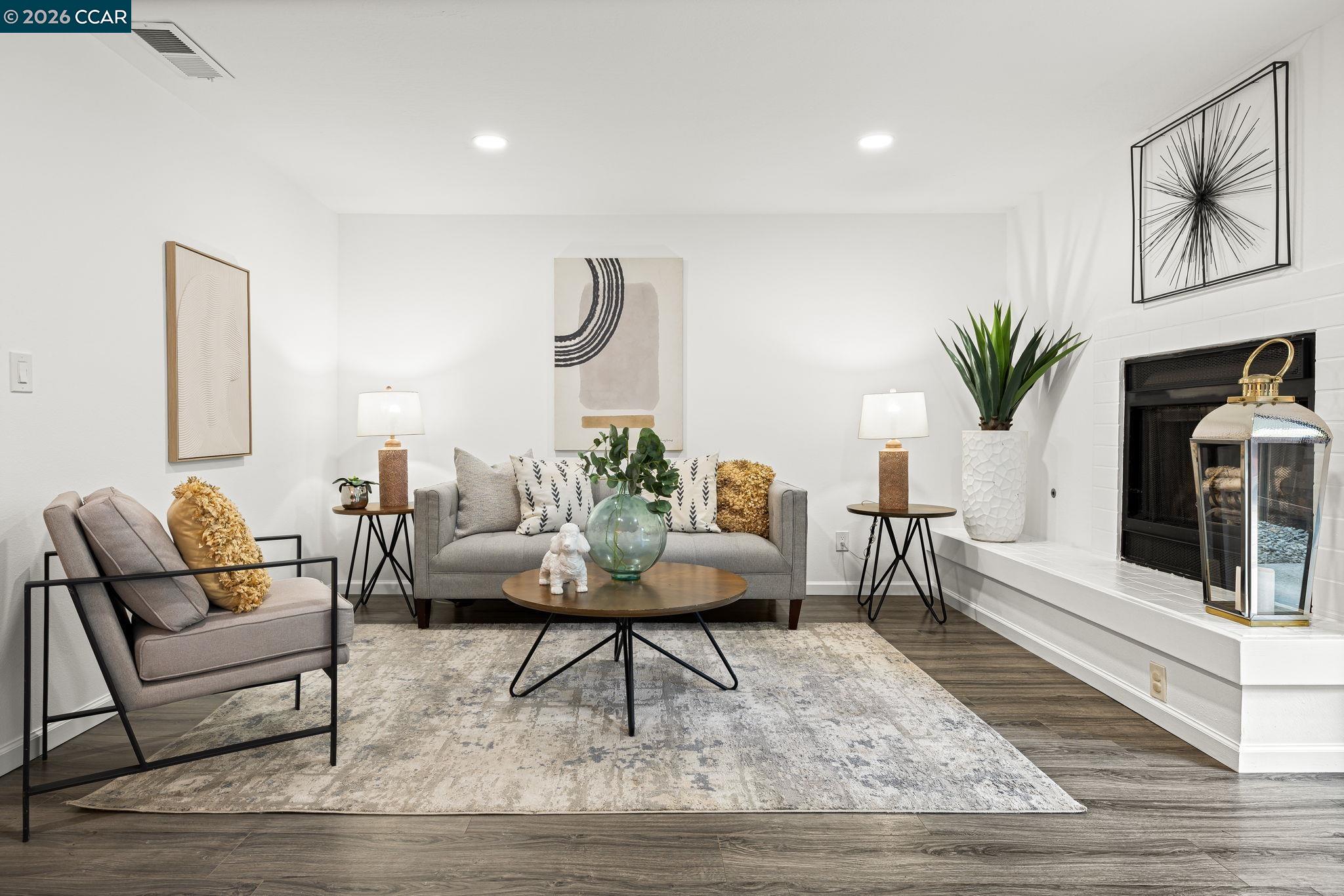 Photo #3: 41132880 Listing: Photo #3