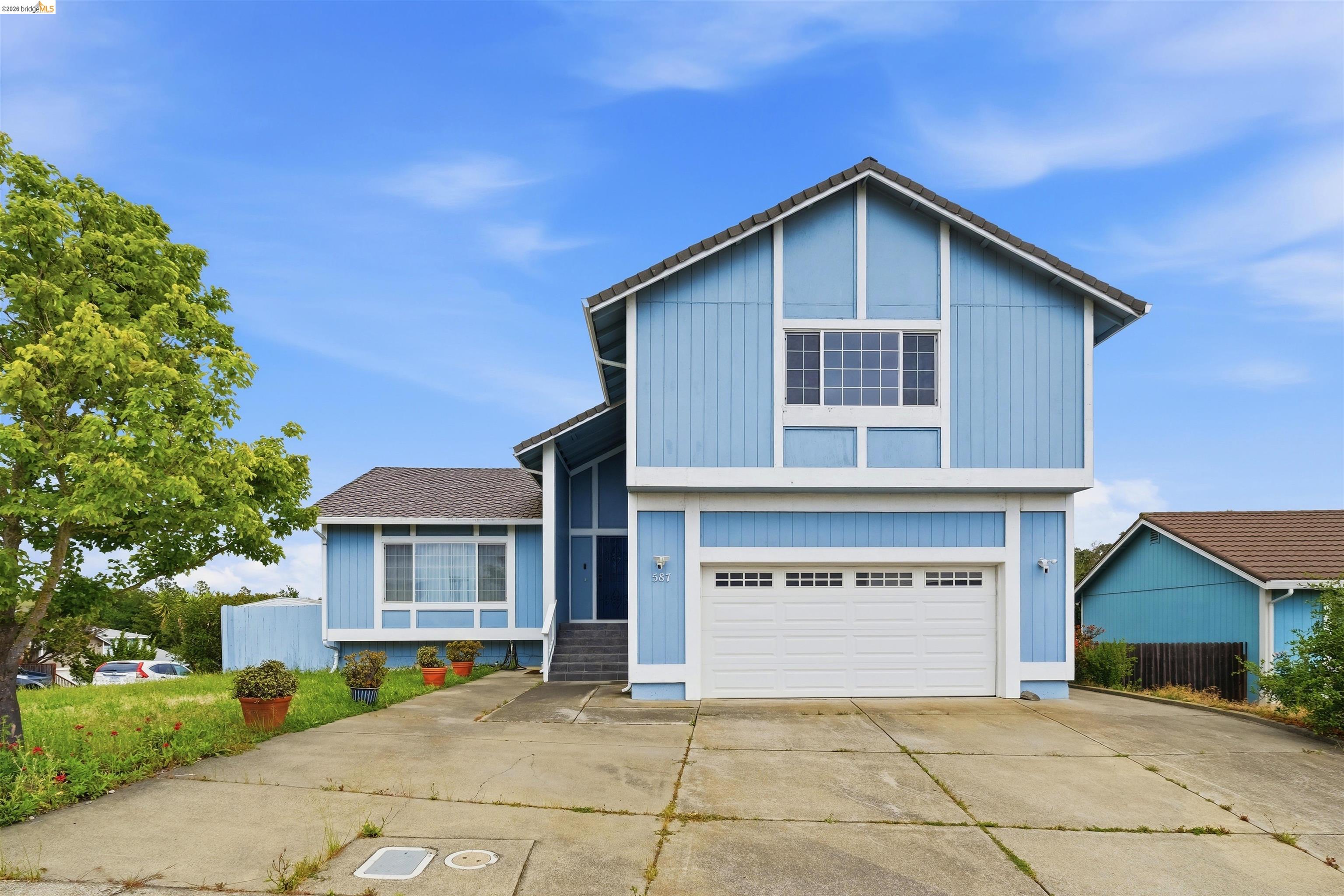This home is a true standout—nestled in a safe, quiet, and well-established community that offers both comfort and everyday convenience. Sunlight pours into the home throughout the day, creating a warm, uplifting atmosphere that feels welcoming from the moment you step inside. Peaceful outlooks enhance the sense of calm, making it an ideal place to unwind, recharge, and start each morning with fresh energy. The location adds exceptional value. Supermarkets, restaurants, shops, and daily essentials are all close by, making errands effortless and dining out a breeze. For those who love the outdoors, scenic hiking trails nearby provide the perfect backdrop for exercise, exploration, and quality time with family and friends. With its bright interior, serene views, tranquil surroundings, and easy access to both urban conveniences and nature, this home offers a rare blend of comfort, lifestyle, and location—an ideal retreat in a truly desirable community.