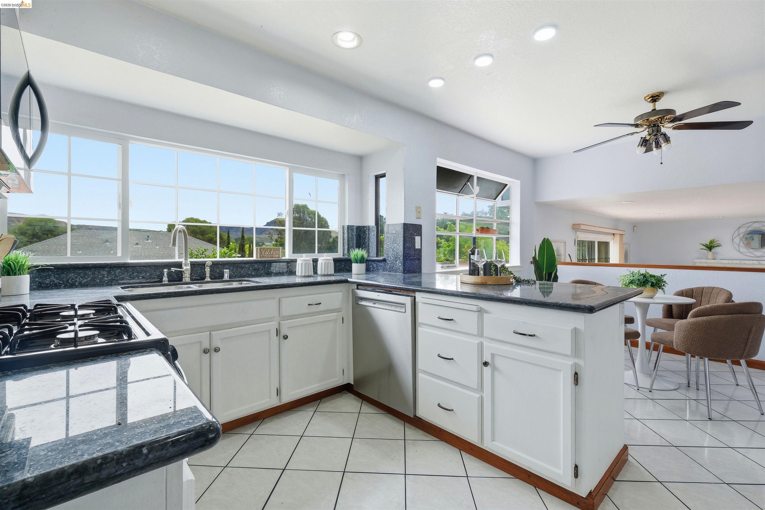 587 Birkdale Dr, Vallejo CA 94591 — photo 9