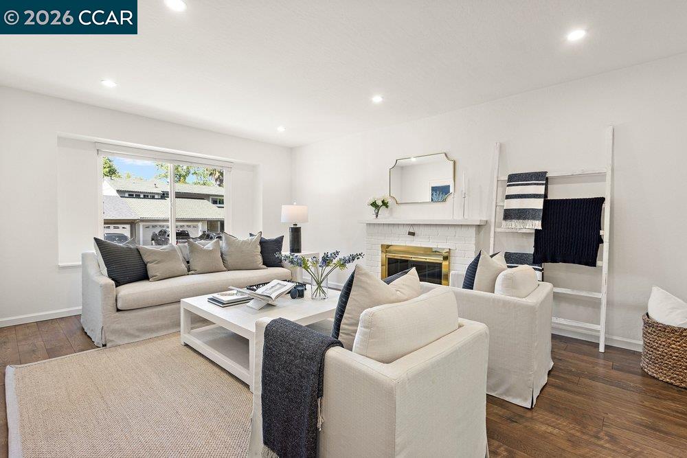 Photo #4: 41132905 Listing: Photo #4