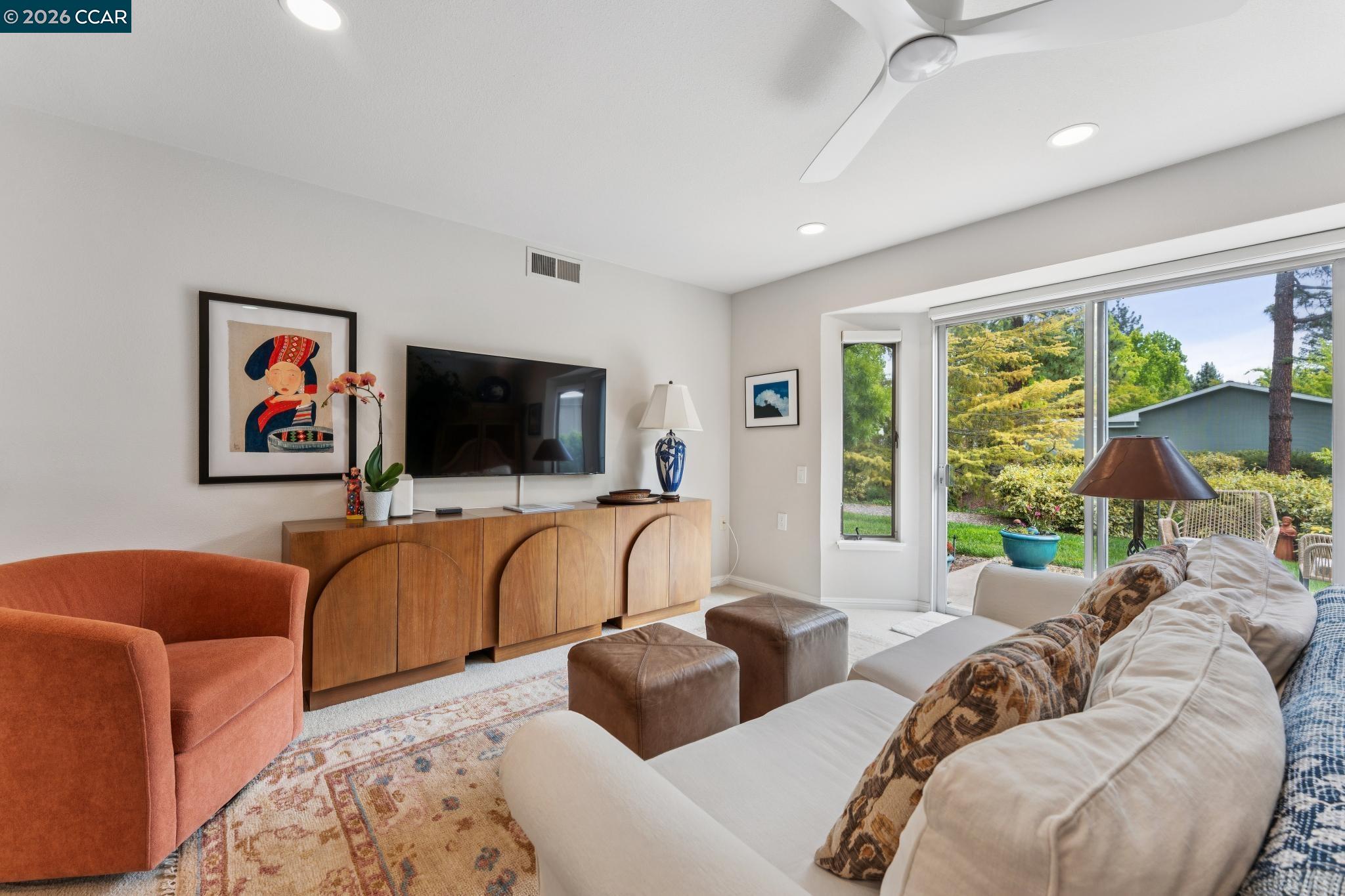 Photo #3: 41132918 Listing: Photo #3