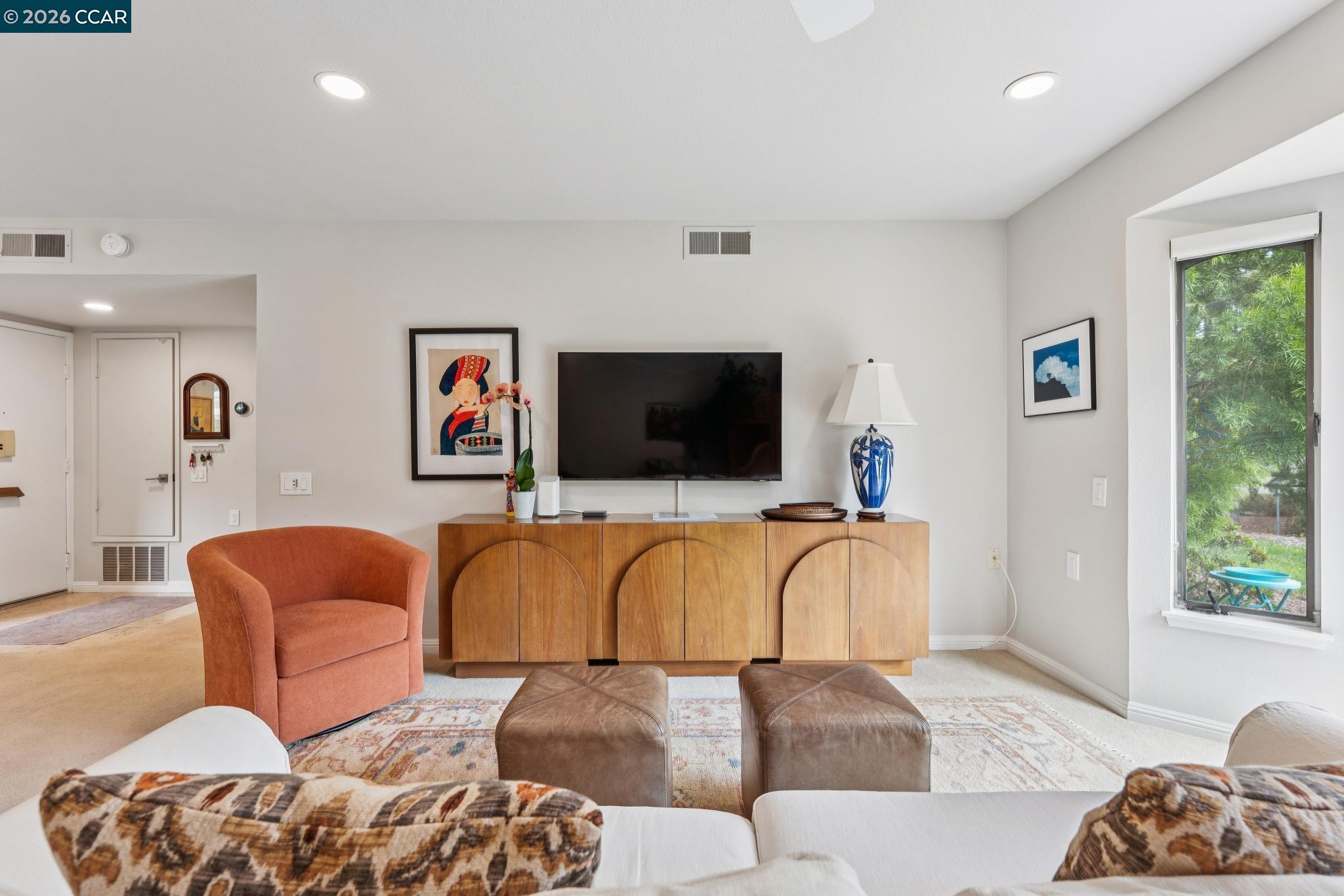 Photo #6: 41132918 Listing: Photo #6