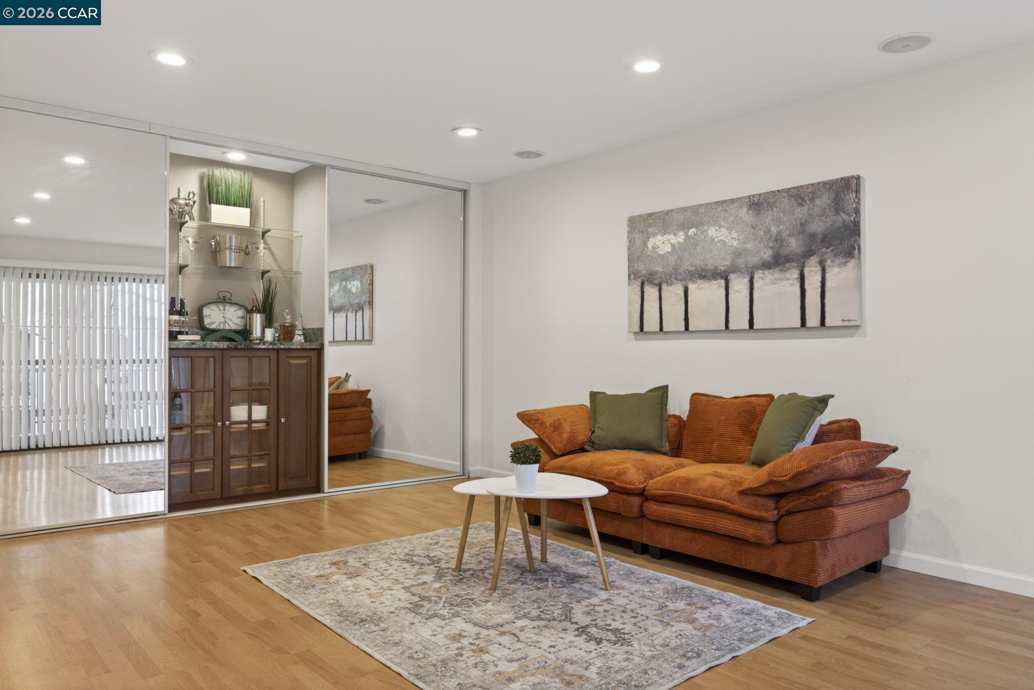 Photo #3: 41132937 Listing: Photo #3