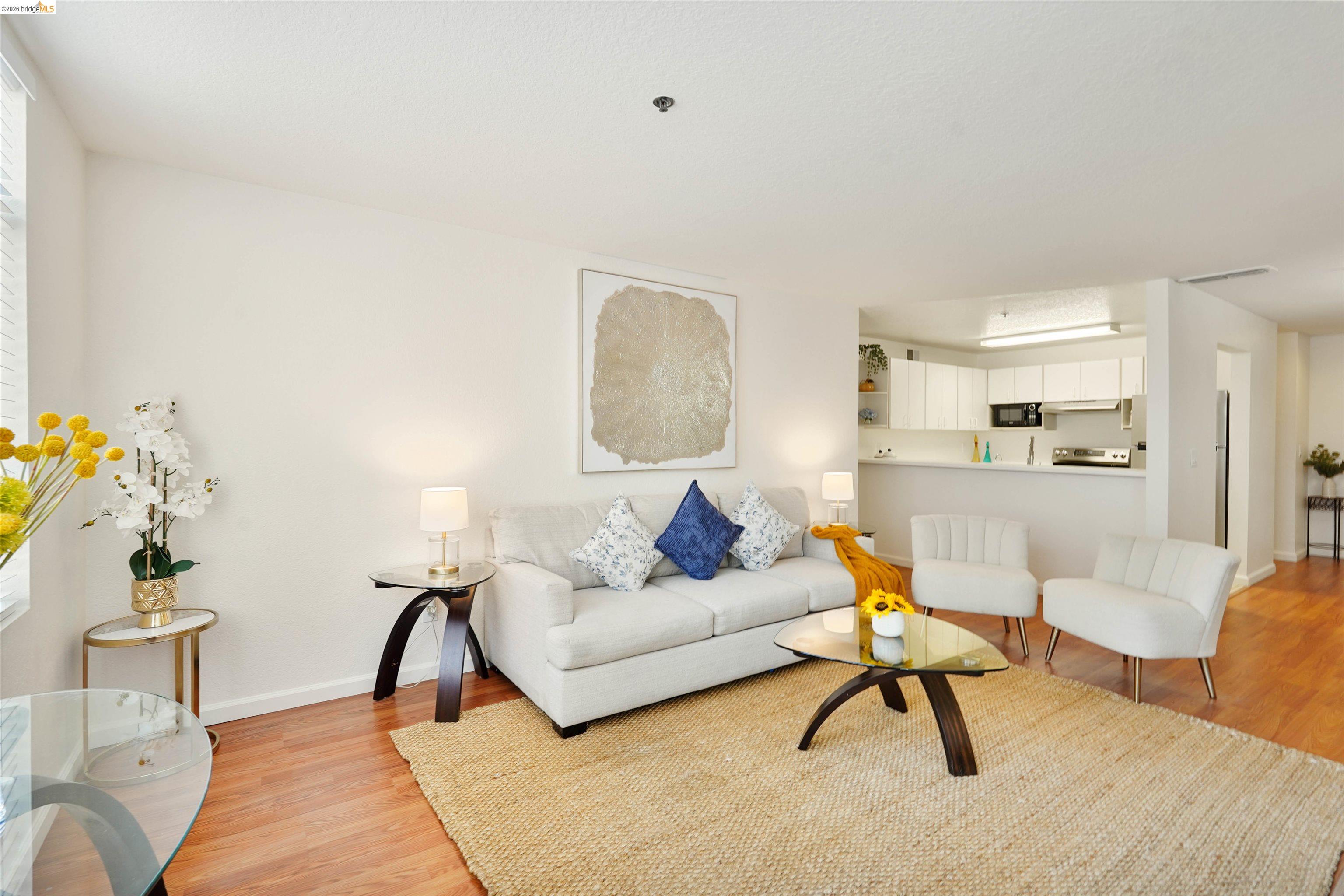 Photo #2: 41132957 Listing: Photo #2