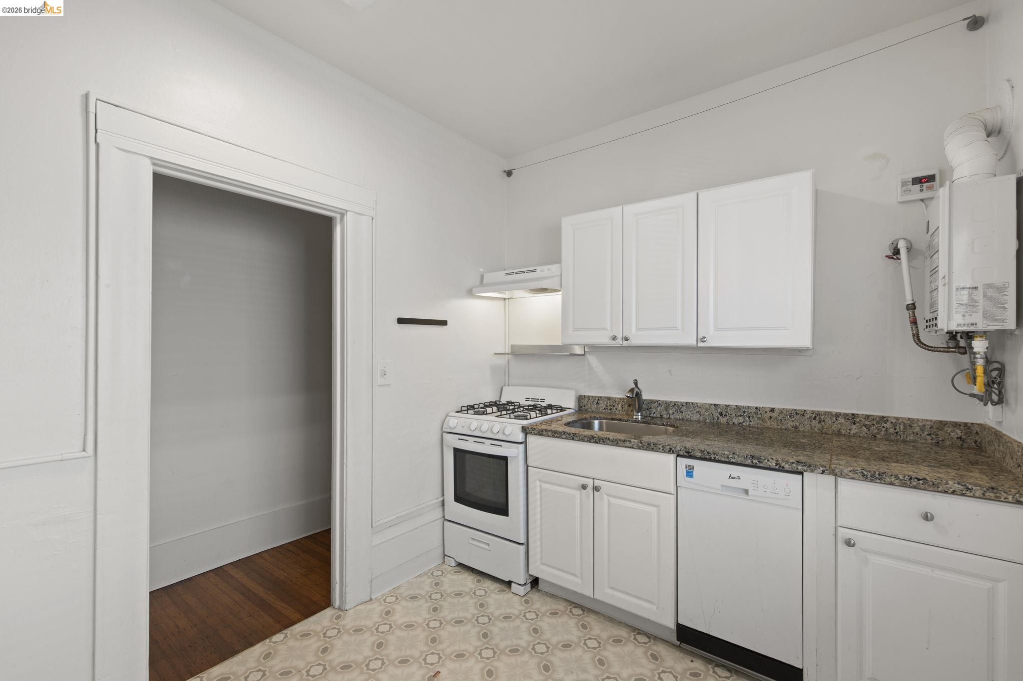 6437 Telegraph Ave, Oakland CA 94609 — photo 29