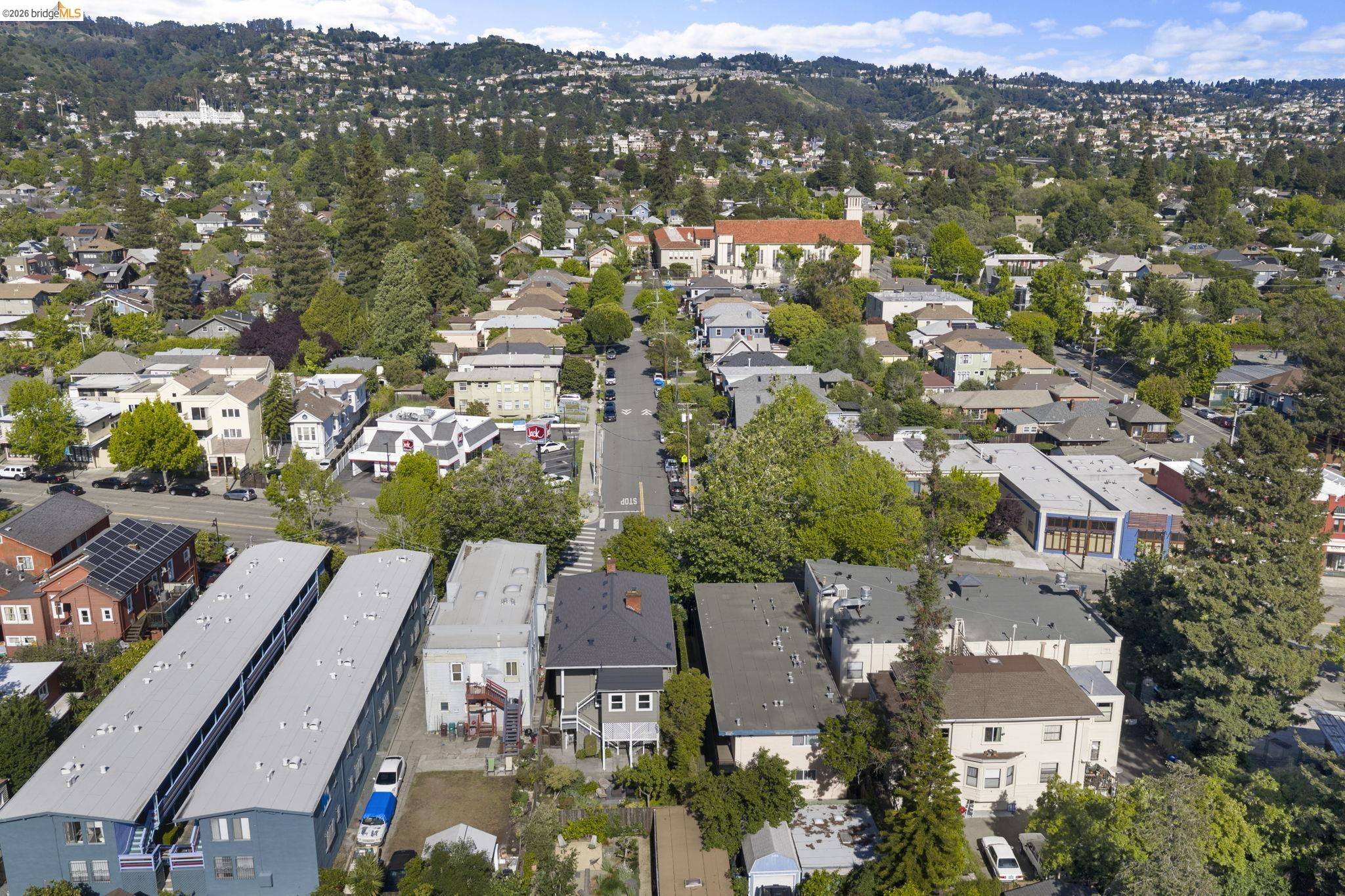 6437 Telegraph Ave, Oakland CA 94609 — photo 42