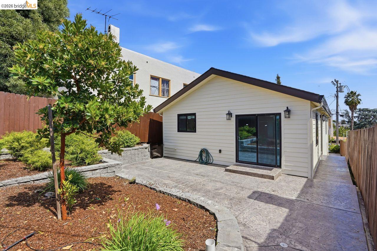 2469 Potter St, Oakland CA 94601 — photo 21