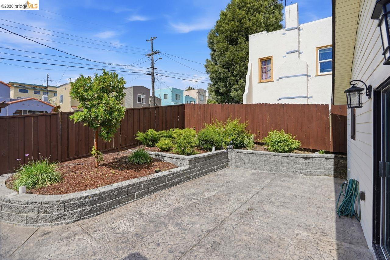 2469 Potter St, Oakland CA 94601 — photo 22