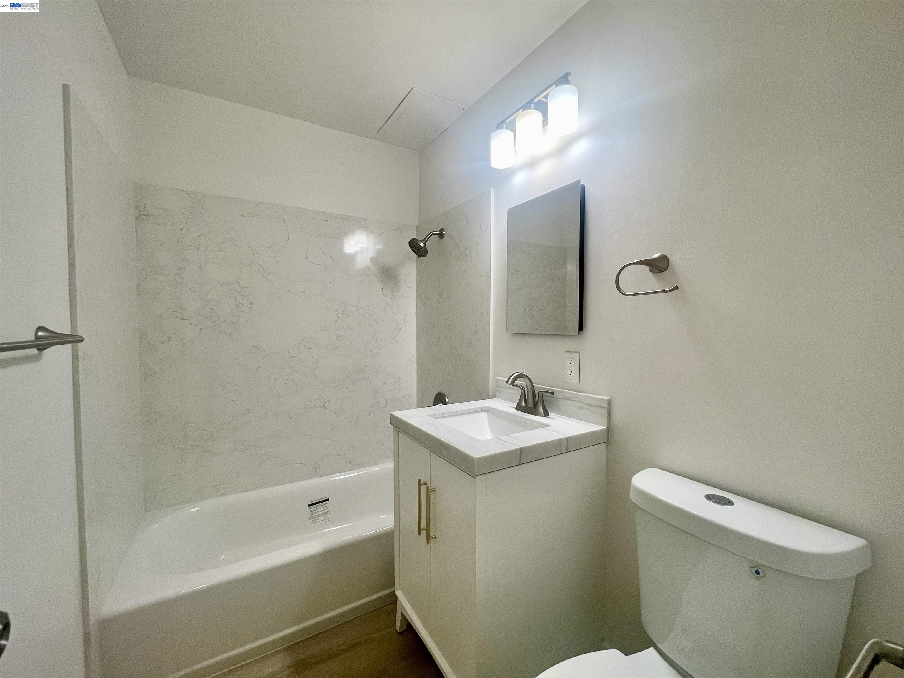 Photo #9: 41133000 Listing: Photo #9