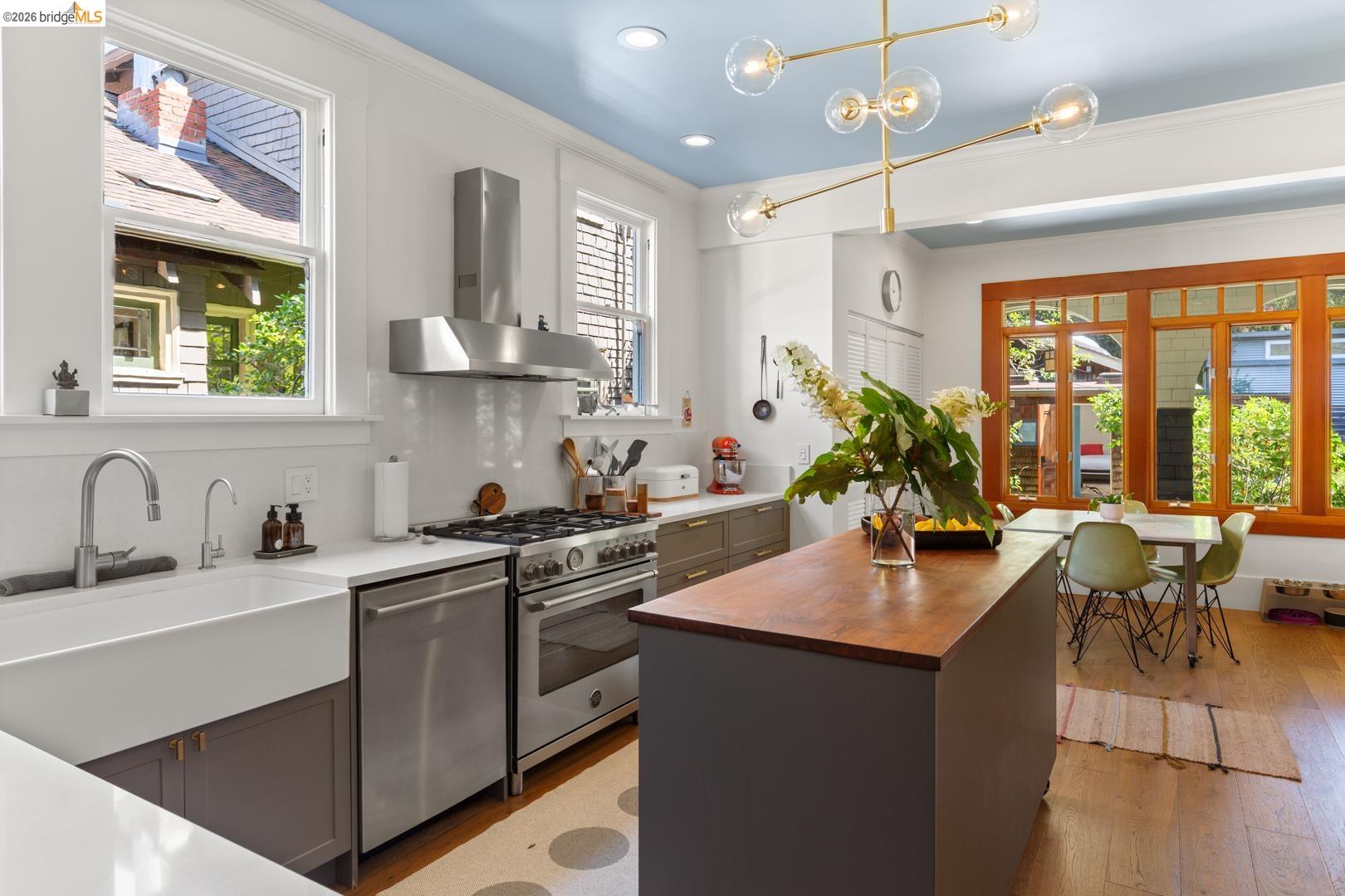6434 REGENT ST, OAKLAND, CA 94618  Photo 12