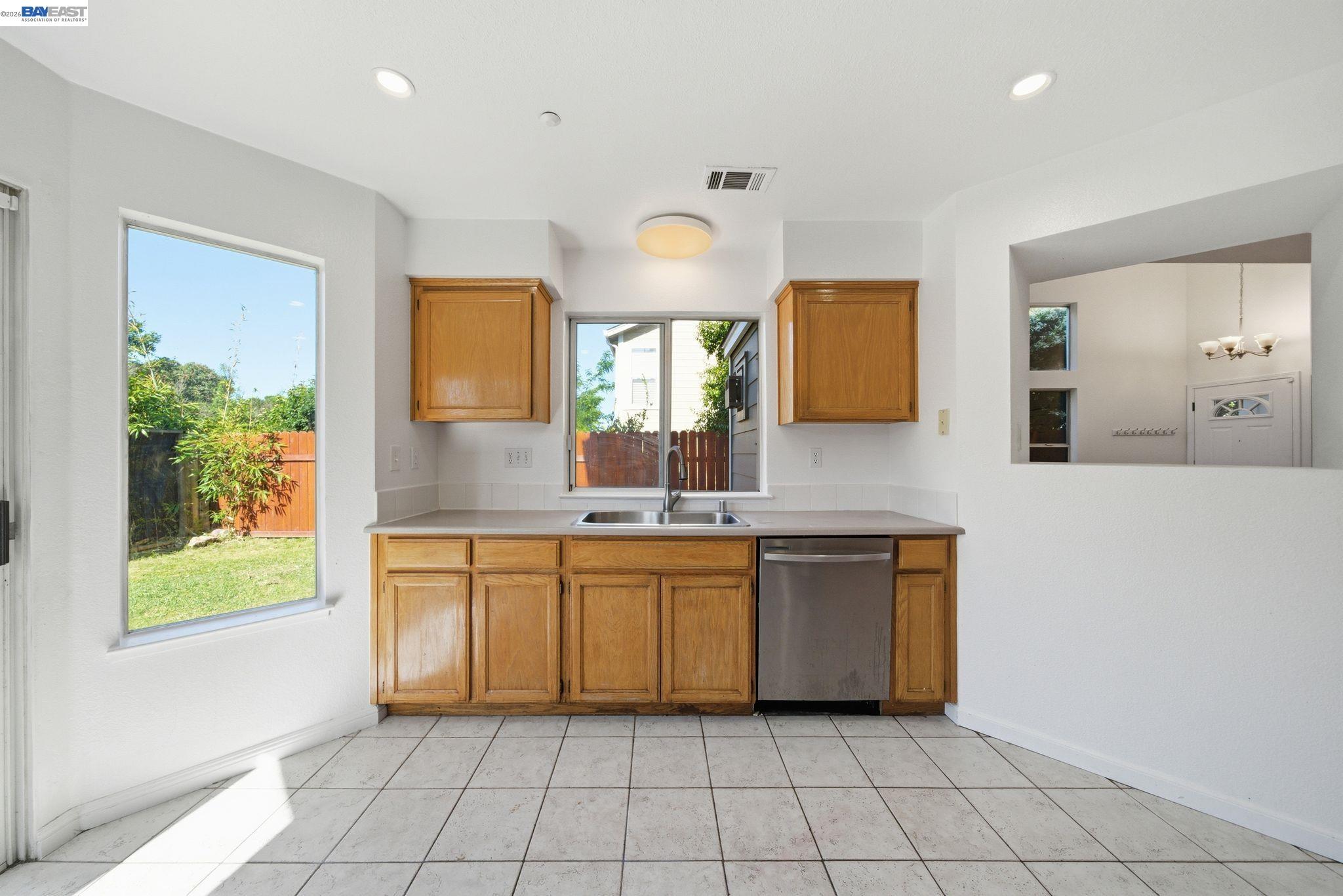 227 Clearpointe Drive, Vallejo CA 94591 — photo 11