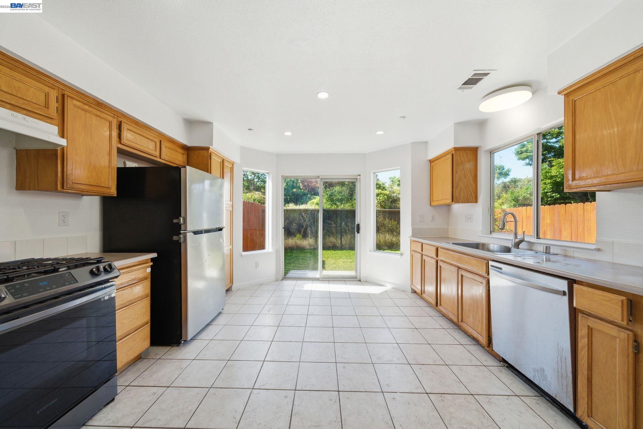 227 Clearpointe Drive, Vallejo CA 94591 — photo 10