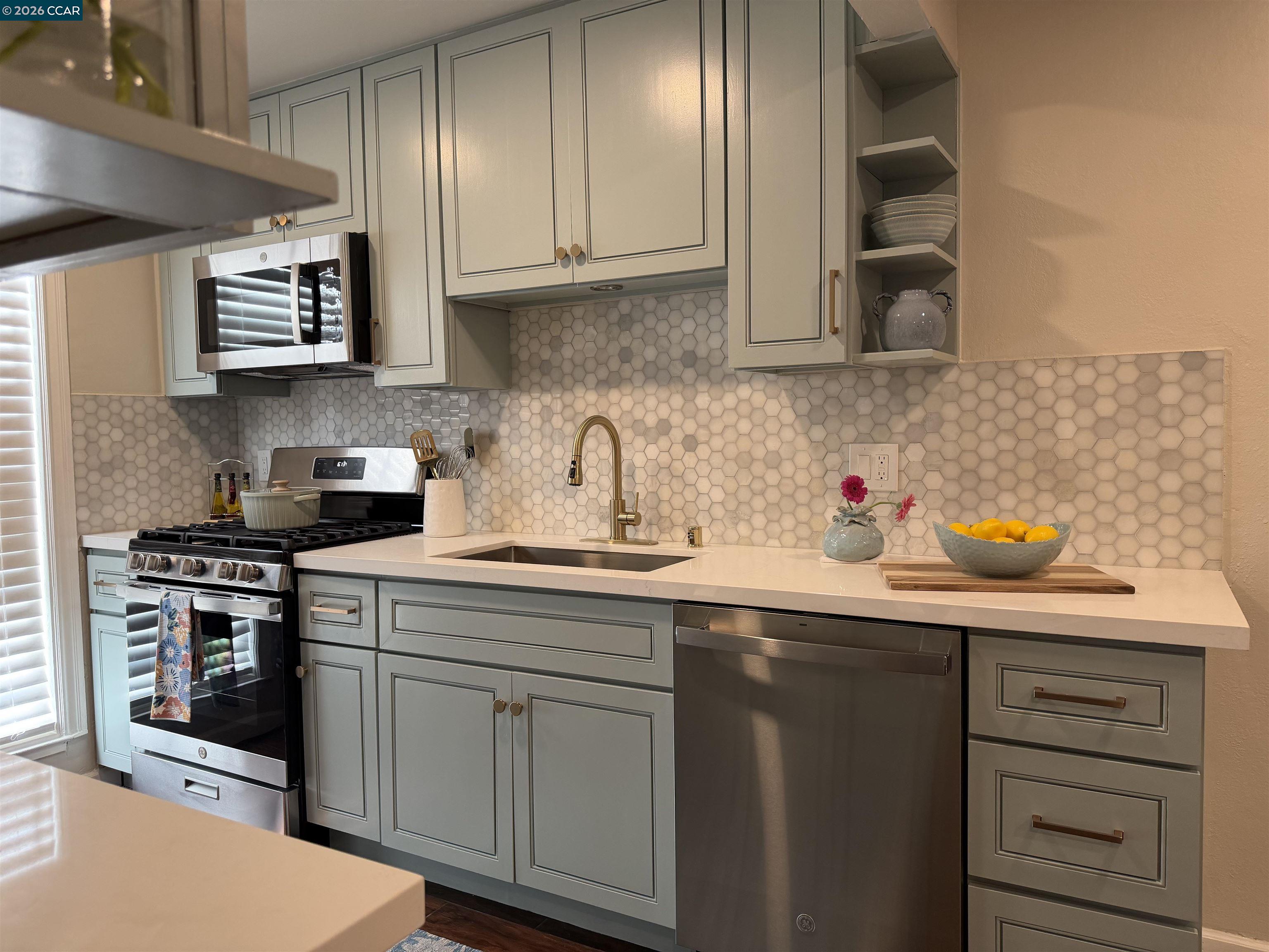 Photo #2: 41133140 Listing: Photo #2