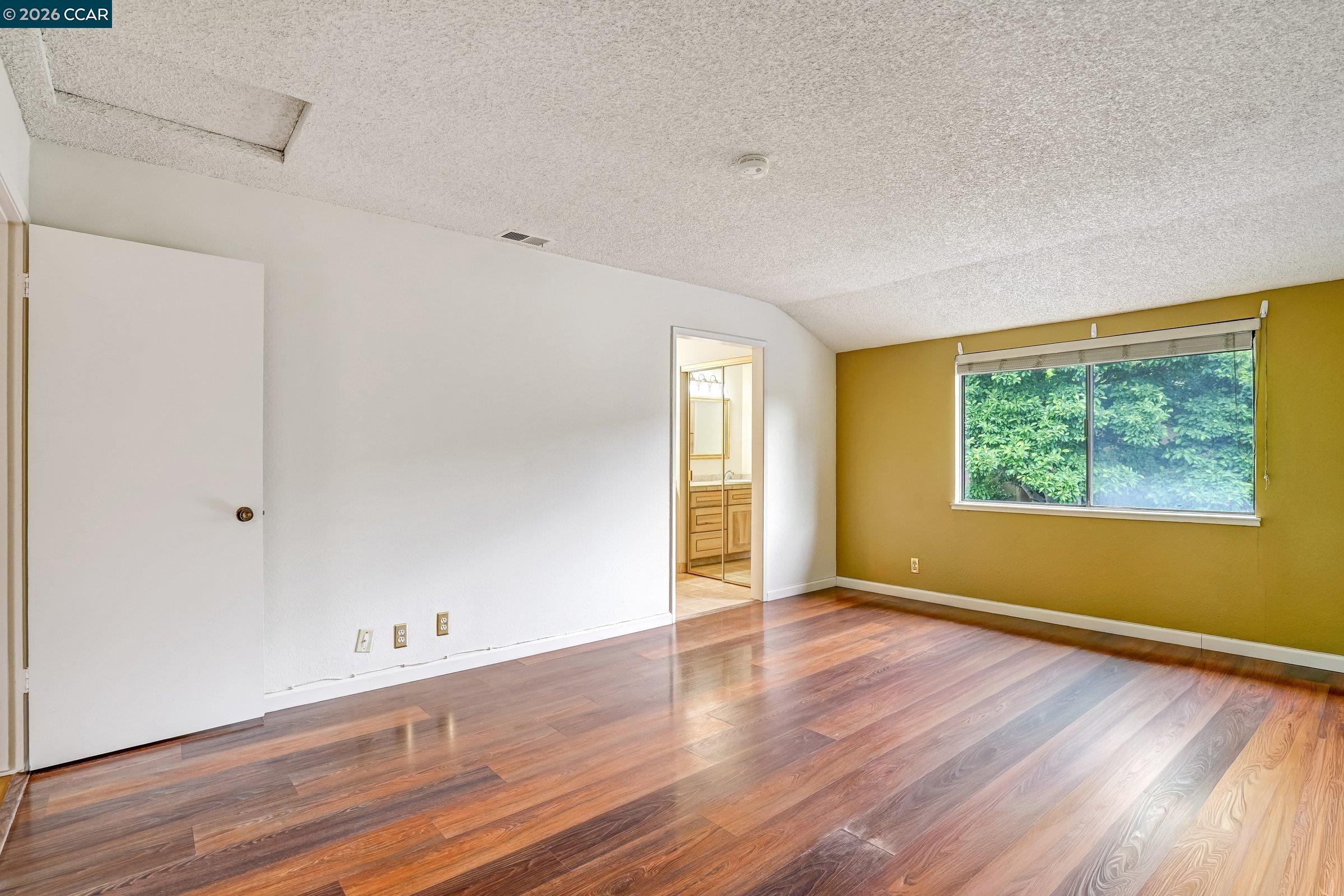 Photo #21: 41133142 Listing: Photo #21