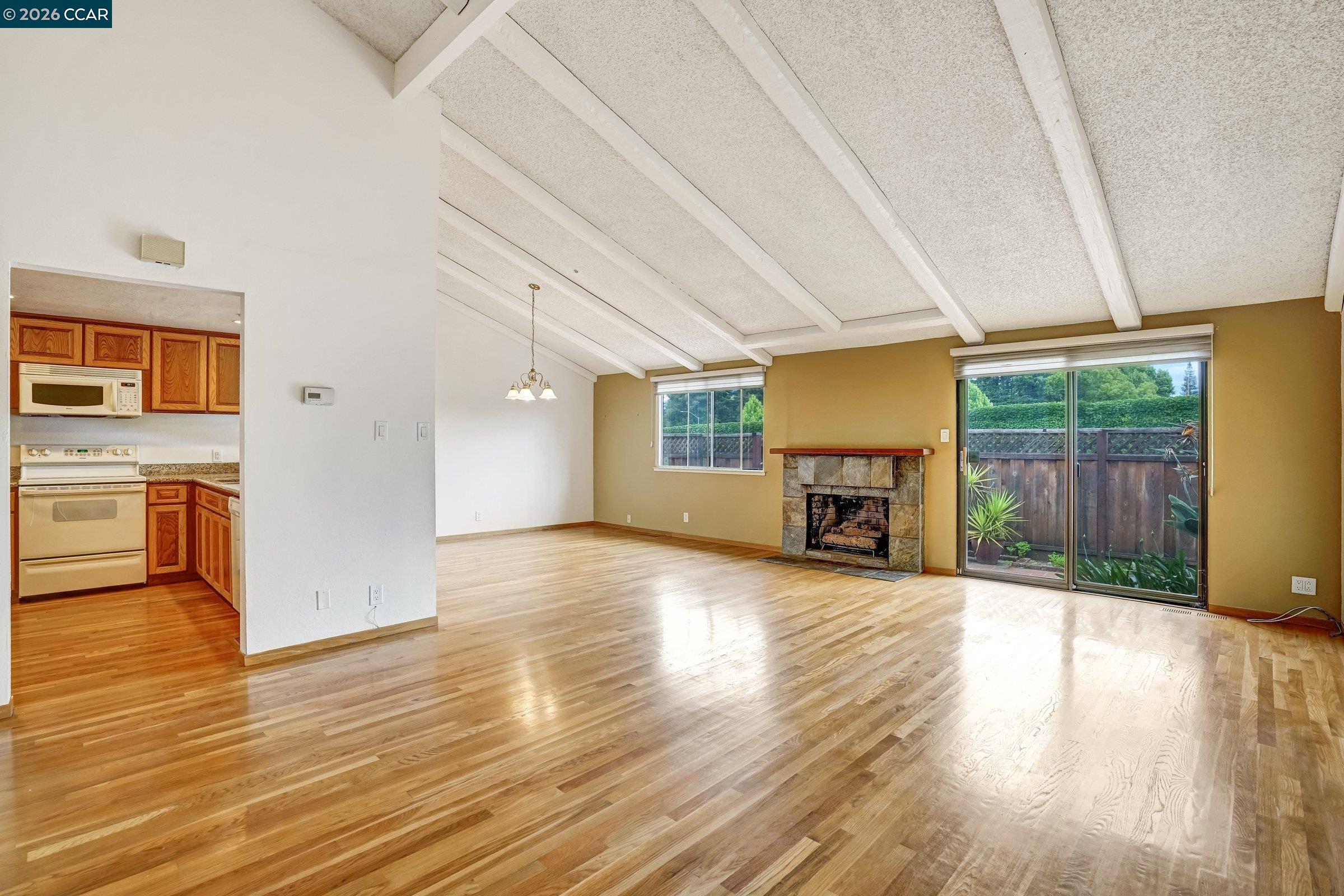 Photo #5: 41133142 Listing: Photo #5