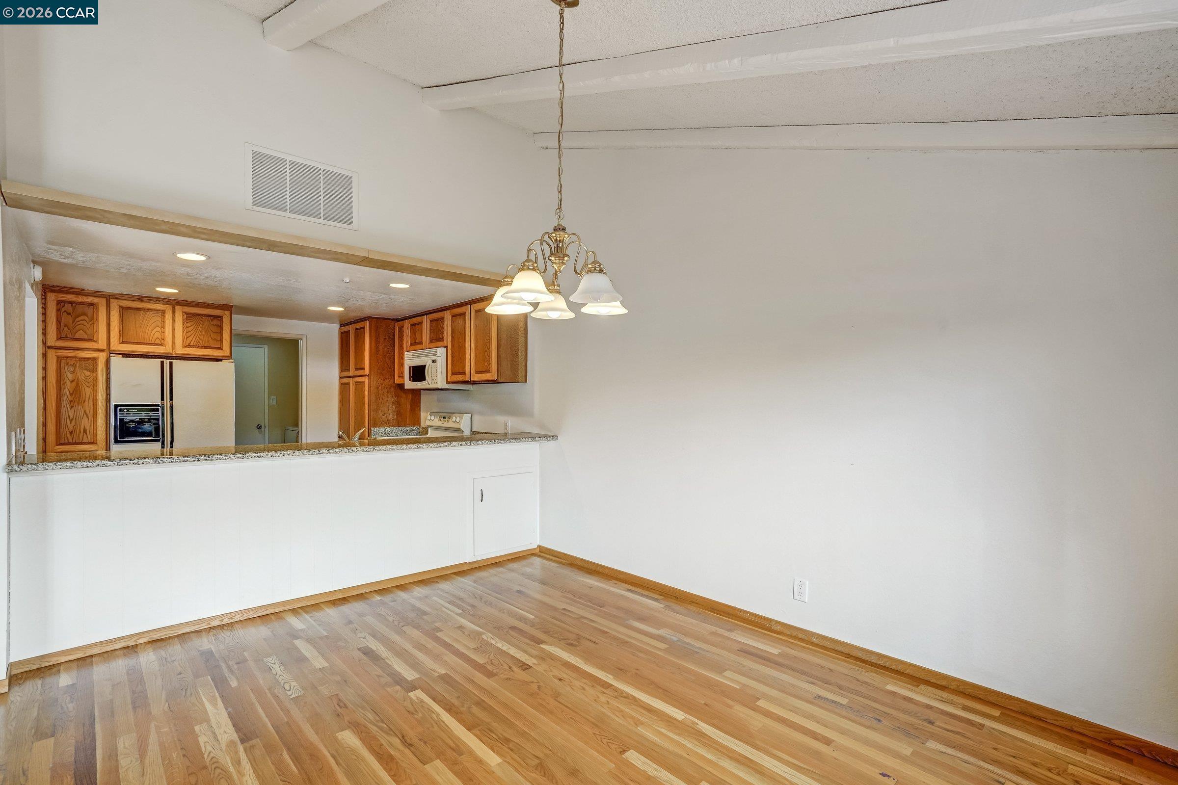 Photo #9: 41133142 Listing: Photo #9