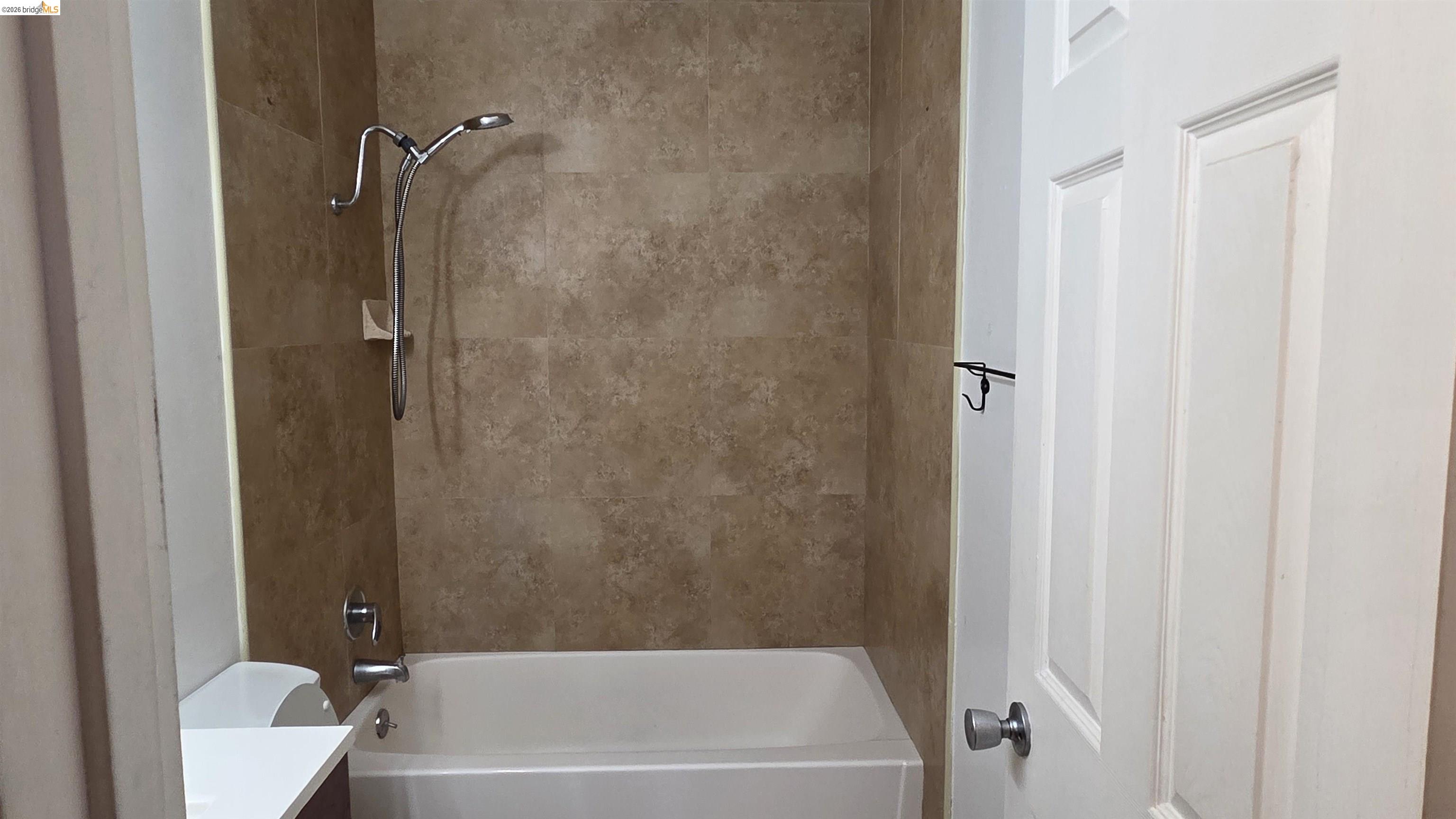 Photo #6: 41133218 Listing: Photo #6