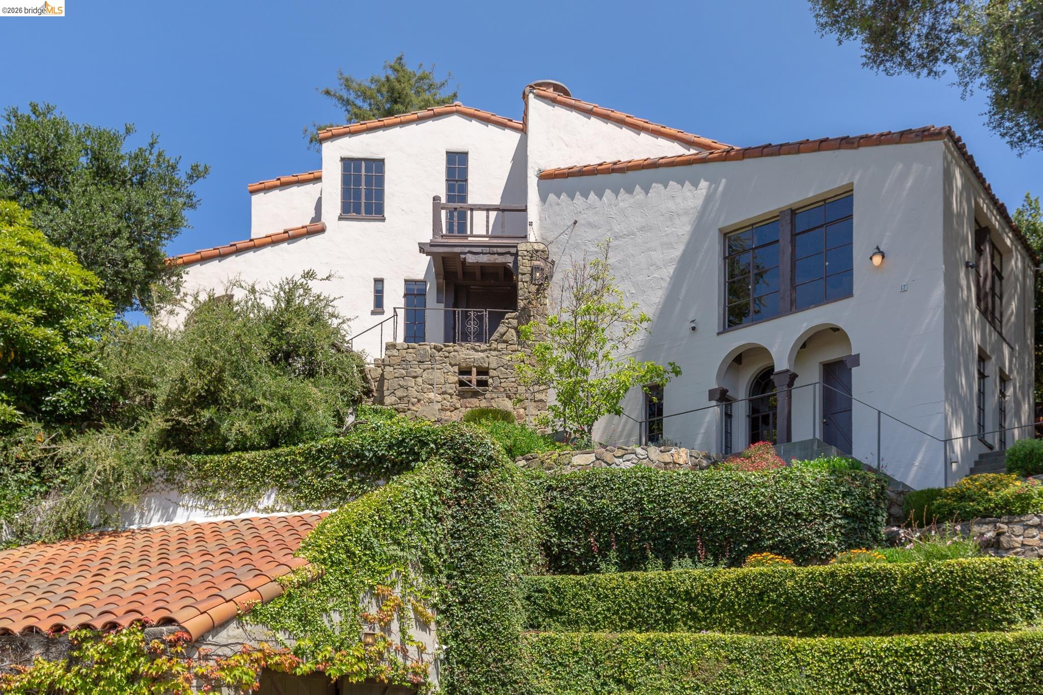 17 Roble Ct