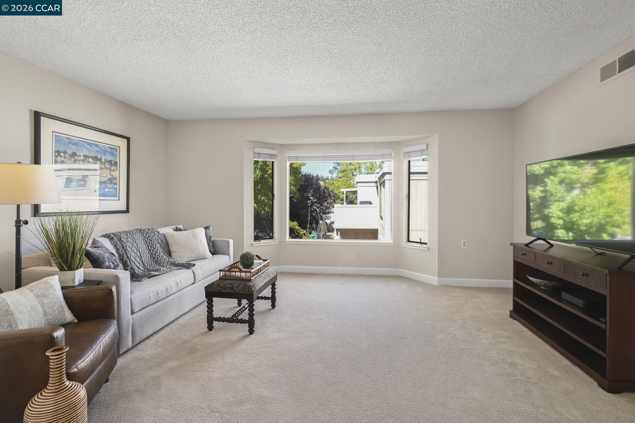 Photo #3: 41133244 Listing: Photo #3