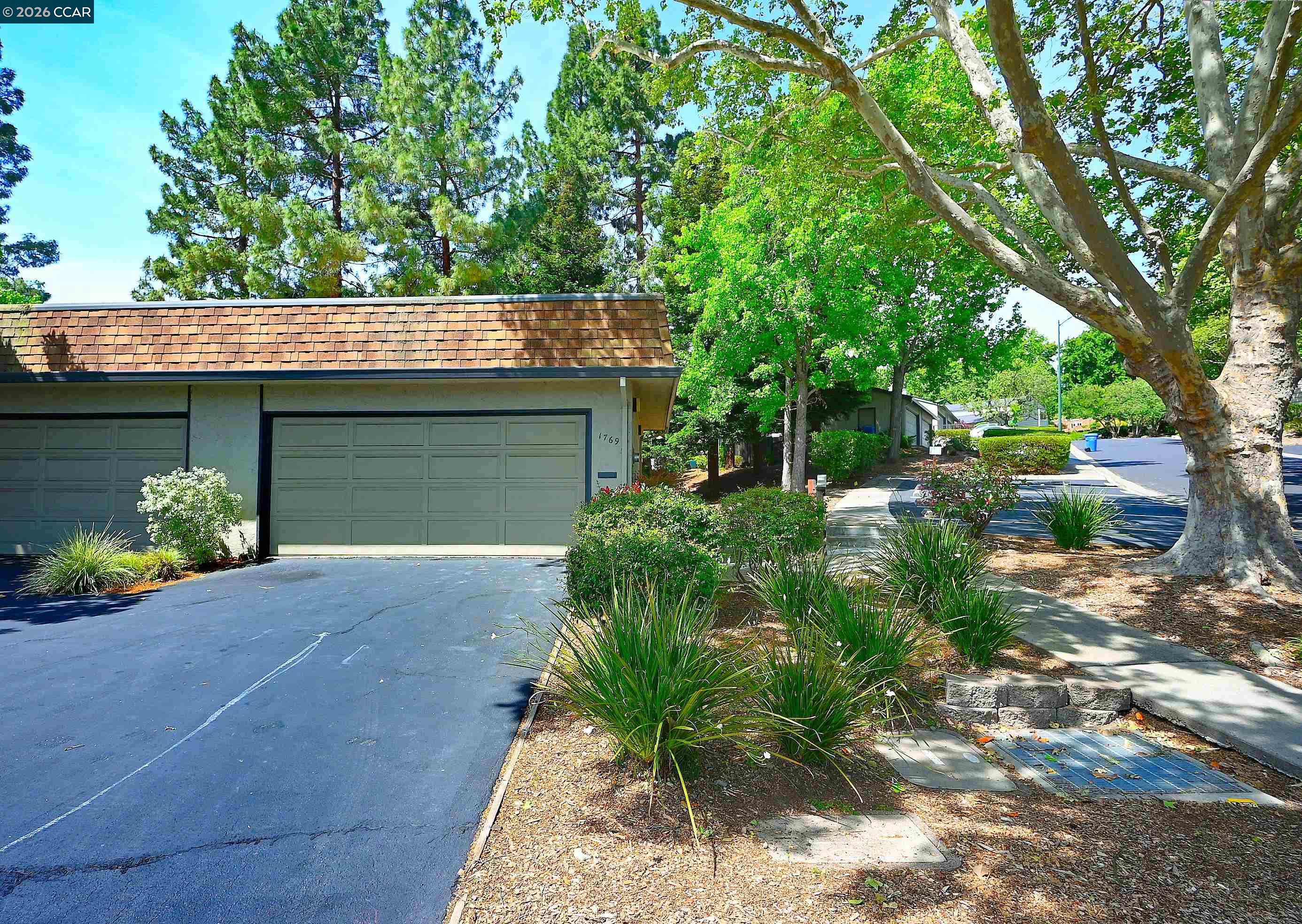 Photo #1: 41133257 Listing: Photo #1