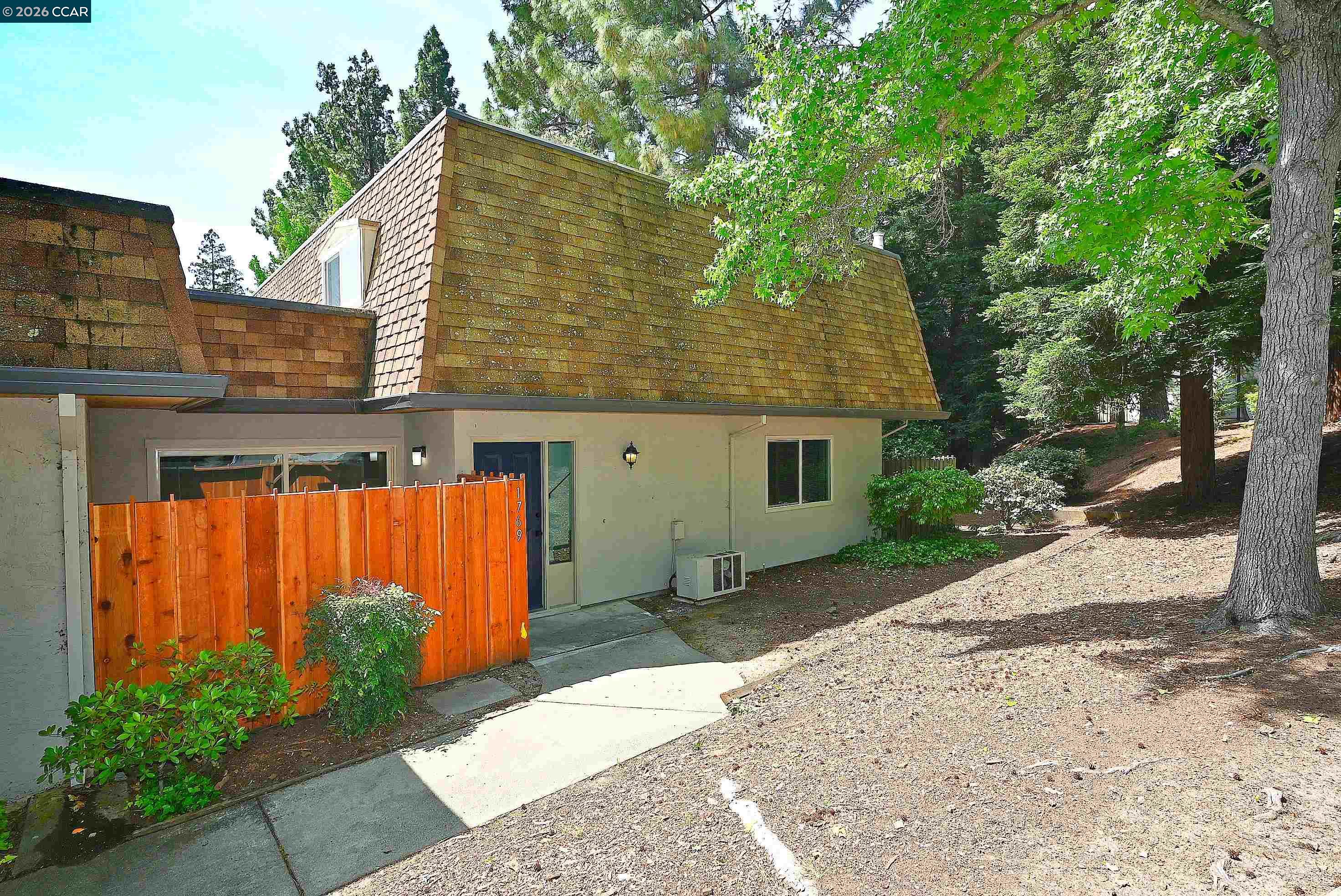 Photo #4: 41133257 Listing: Photo #4