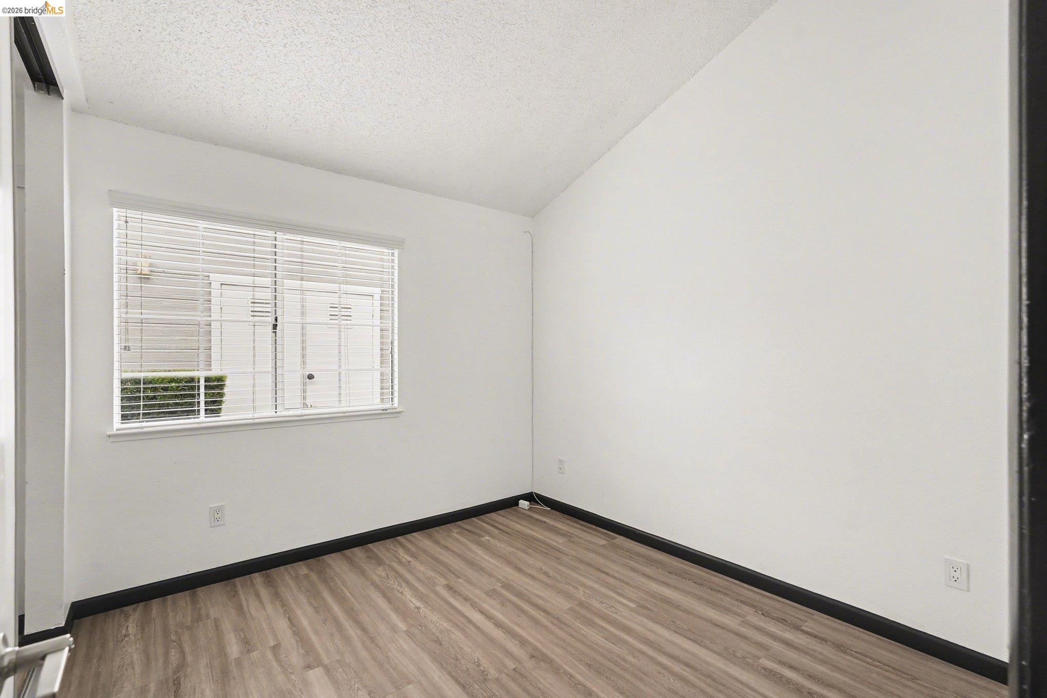 Photo #16: 41133265 Listing: Photo #16