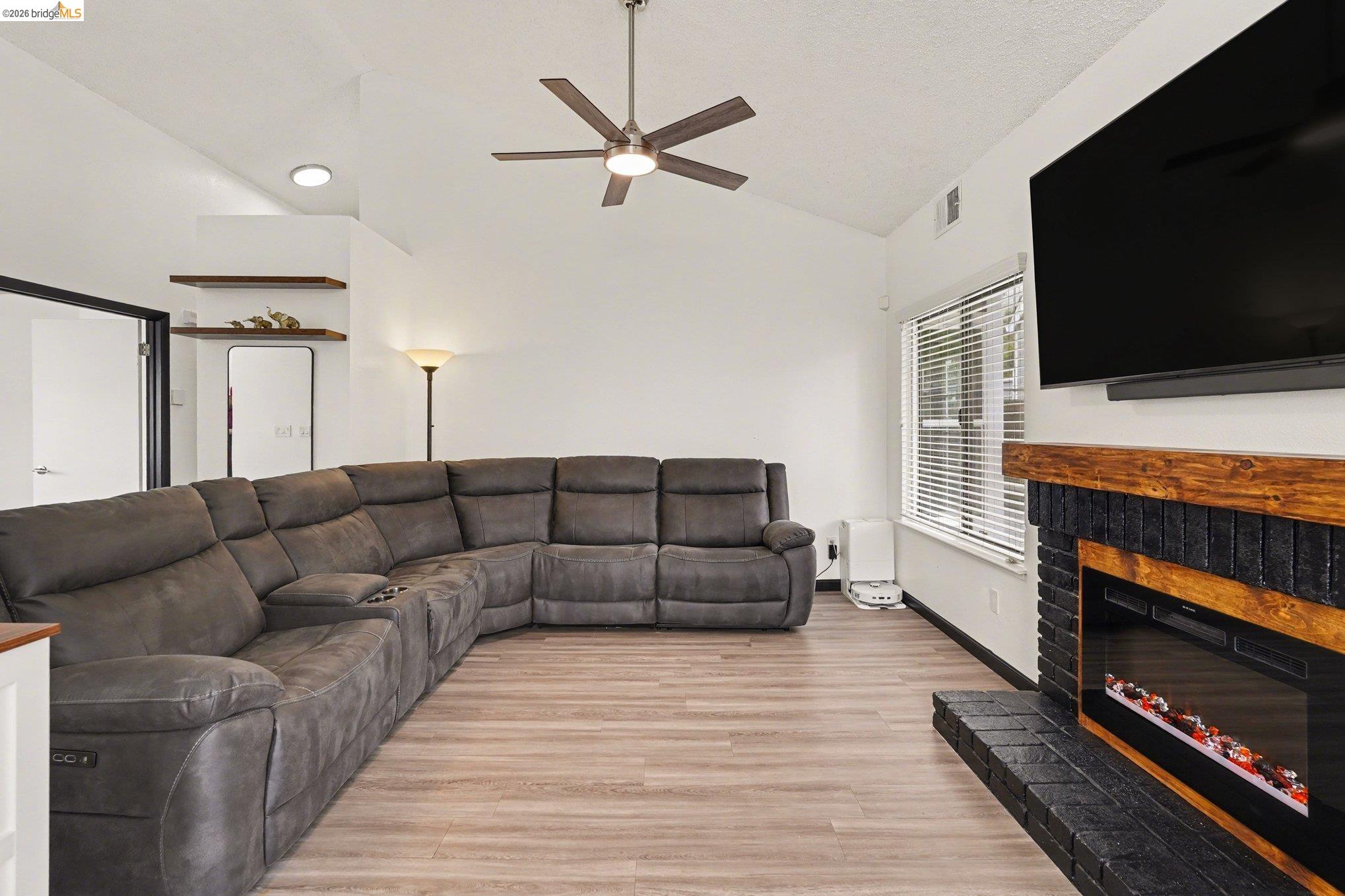 Photo #4: 41133265 Listing: Photo #4