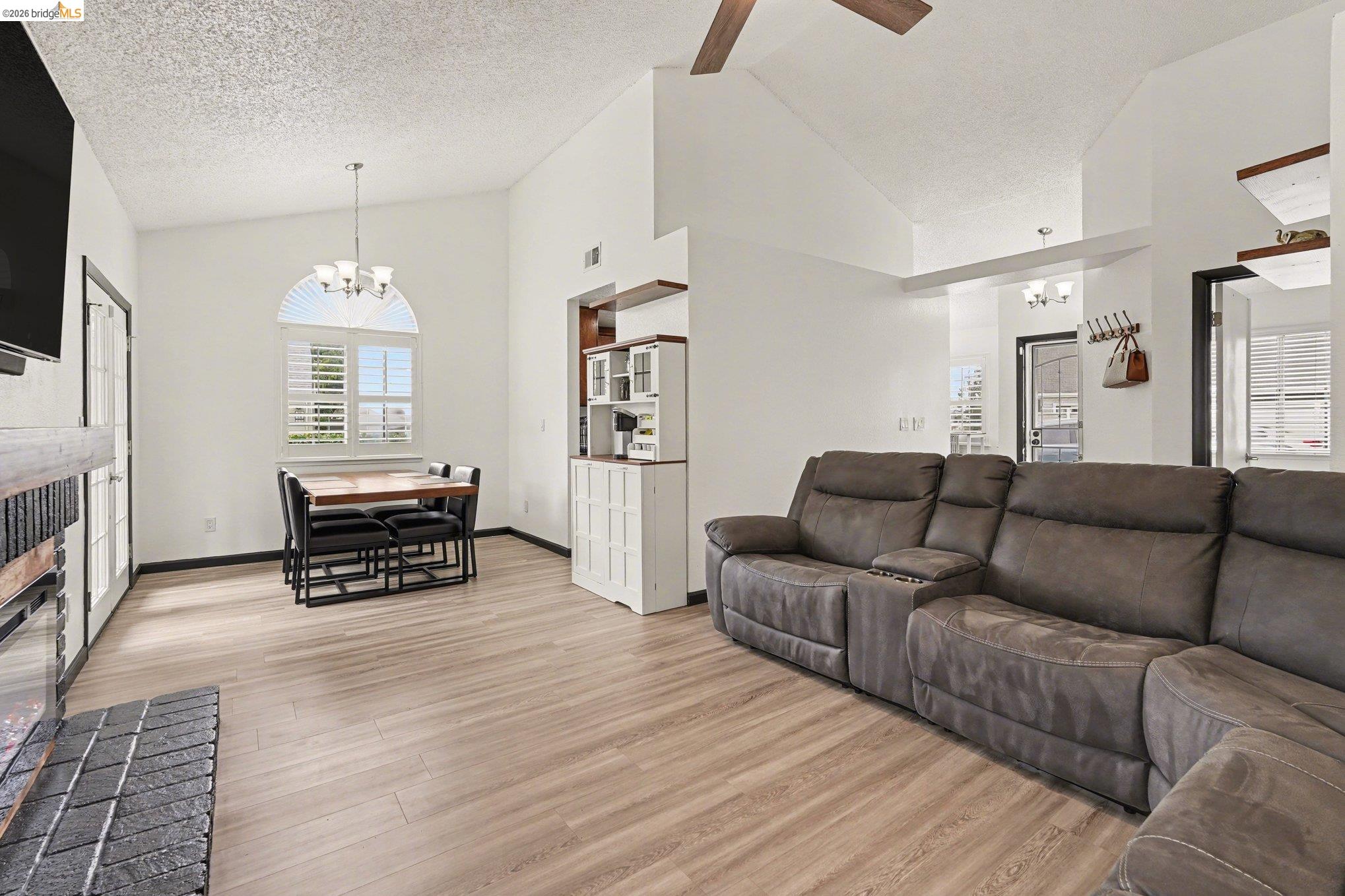 Photo #6: 41133265 Listing: Photo #6