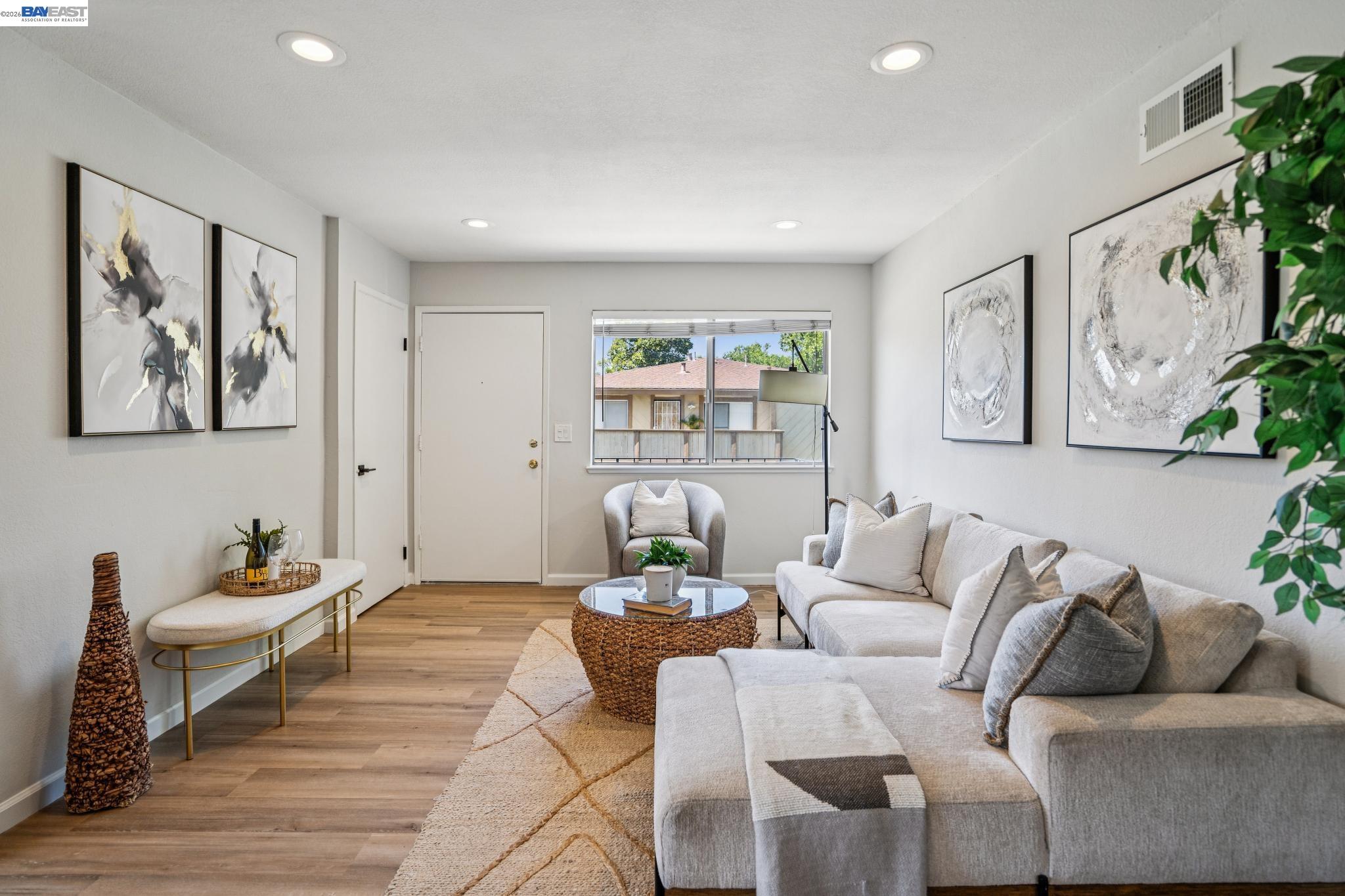 Photo #3: 41133294 Listing: Photo #3