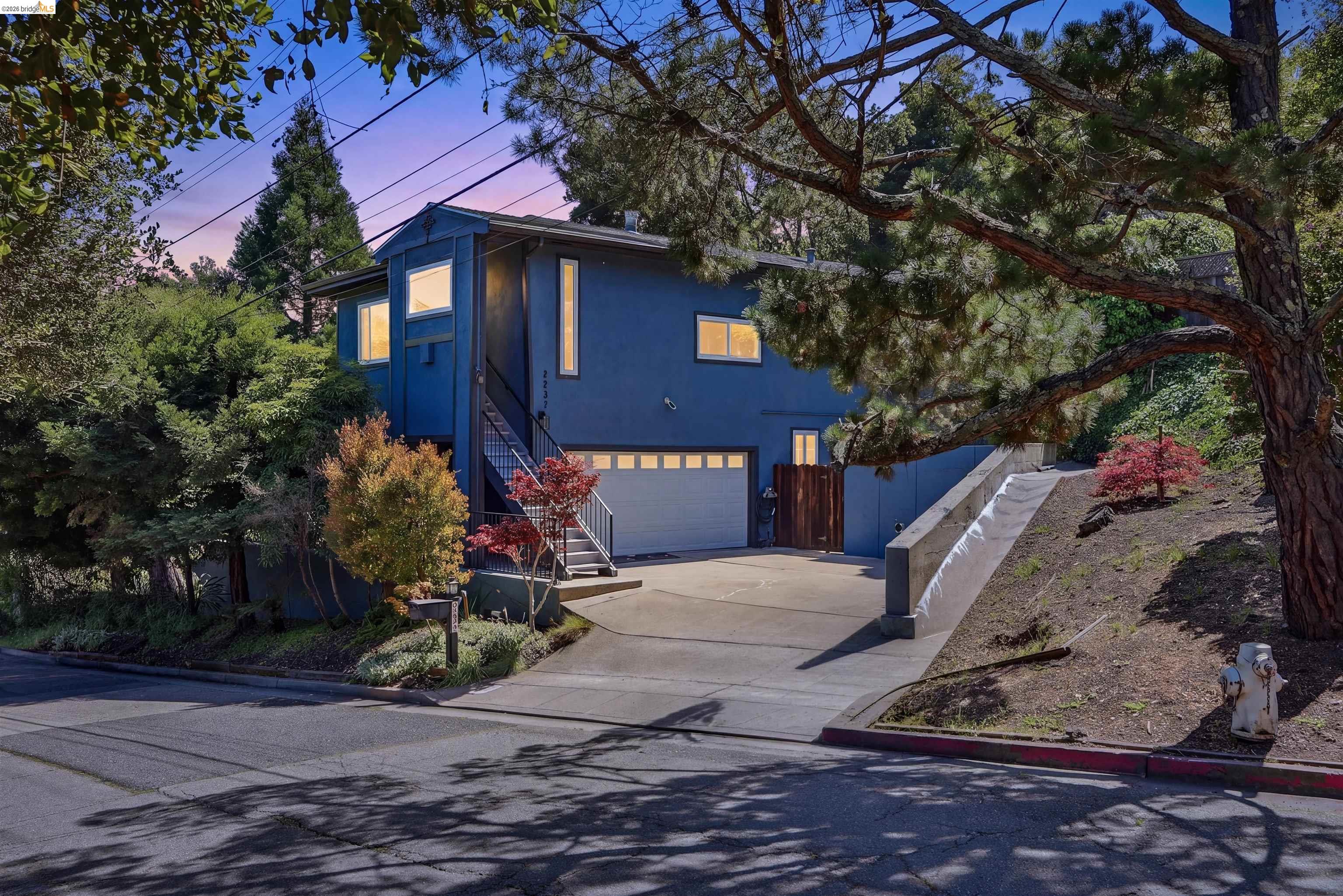 6968 THORNHILL DRIVE, Oakland, CA, 94611
