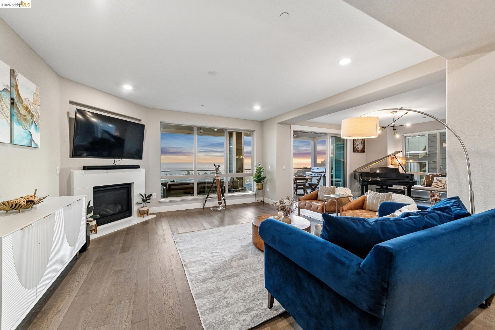 6739 Skyview Dr, Oakland, CA, 94605