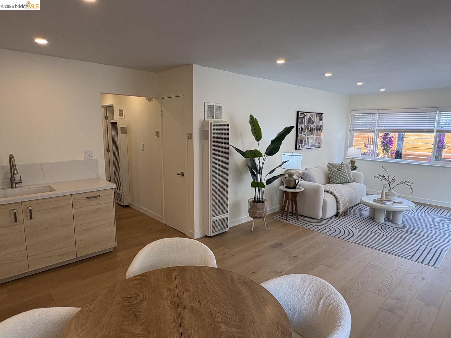 Photo #1: 41133329 Listing: Photo #1