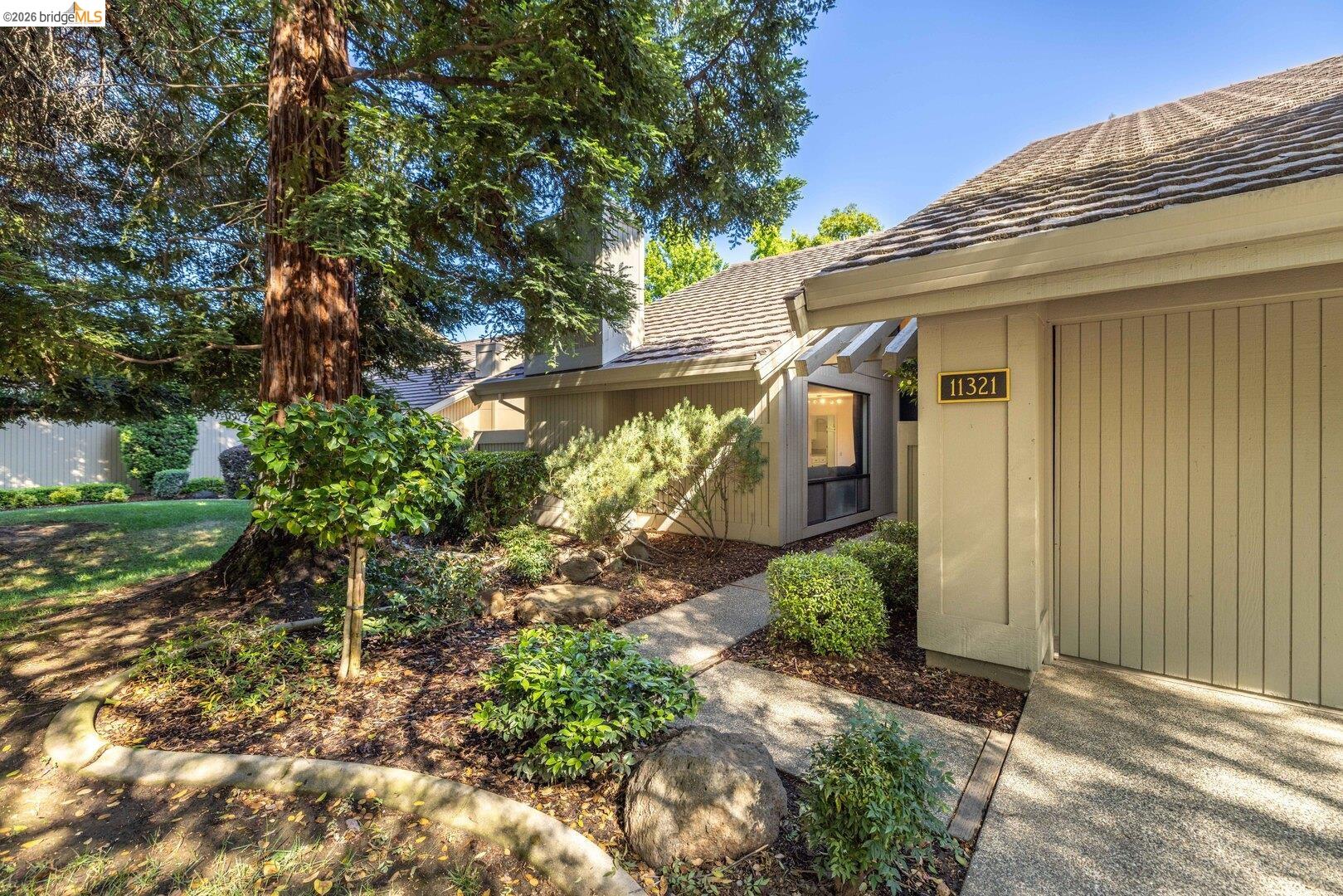 11321 Sutters Mill CIR, Gold River CA 95670 — photo 9