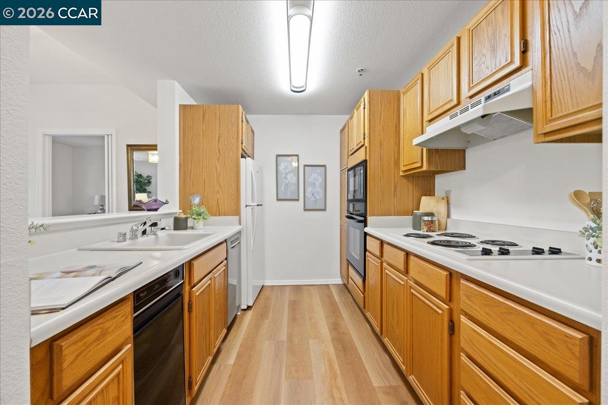 Photo #6: 41133372 Listing: Photo #6