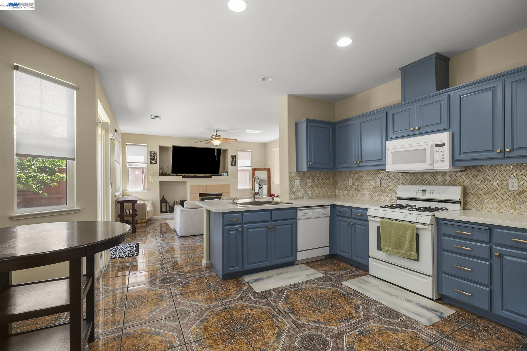 687 Rockspray Circle, Pittsburg CA 94565 — photo 12
