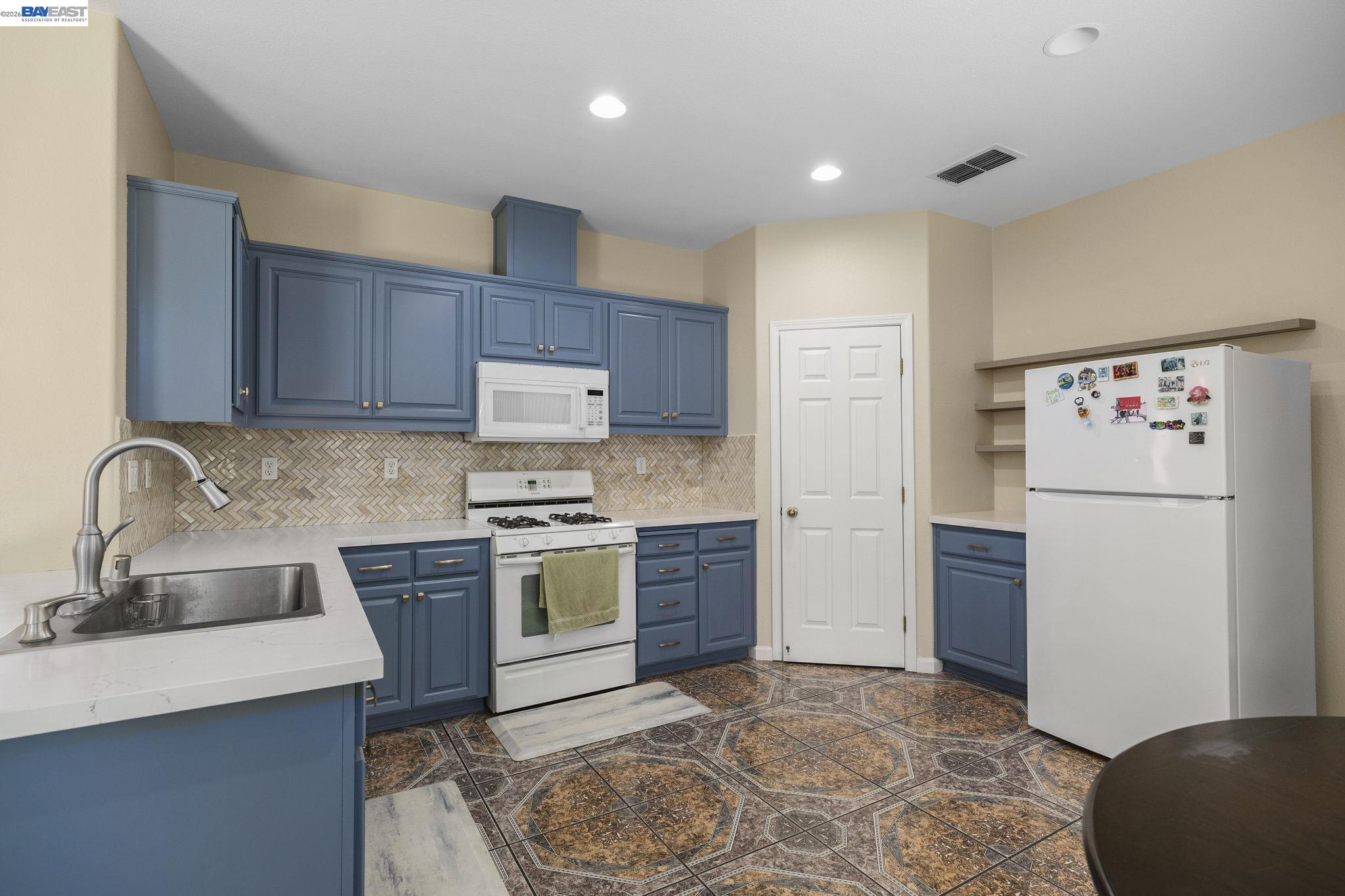 687 Rockspray Circle, Pittsburg CA 94565 — photo 10