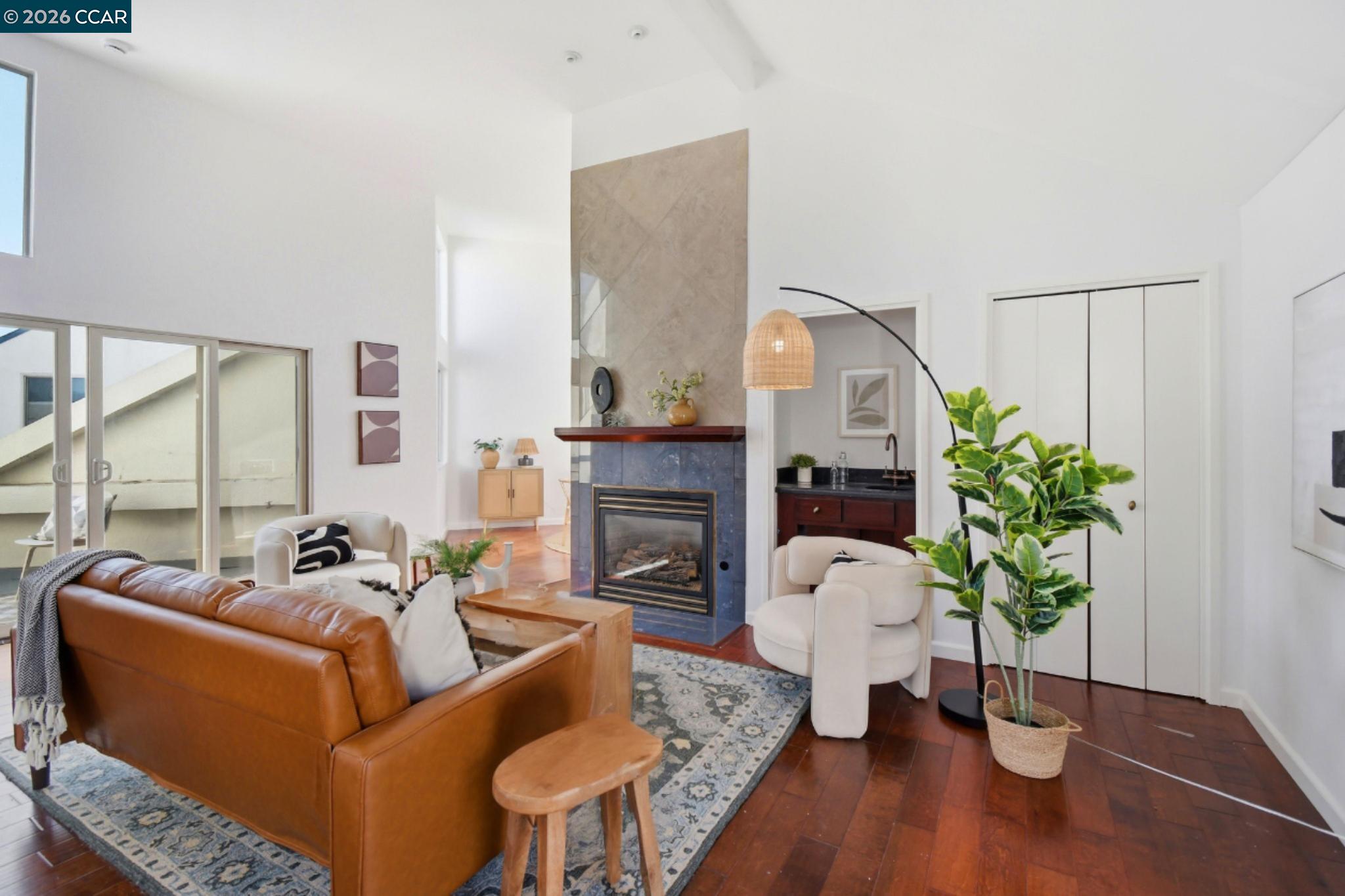 Photo #1: 41133389 Listing: Photo #1