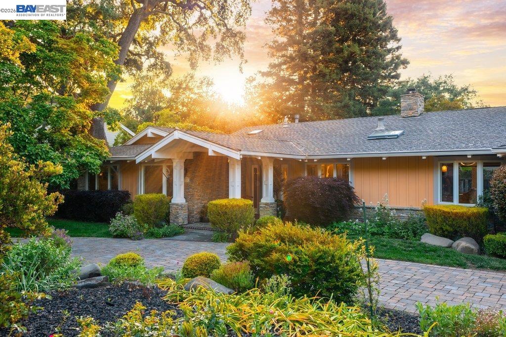 250 La Serena Ave