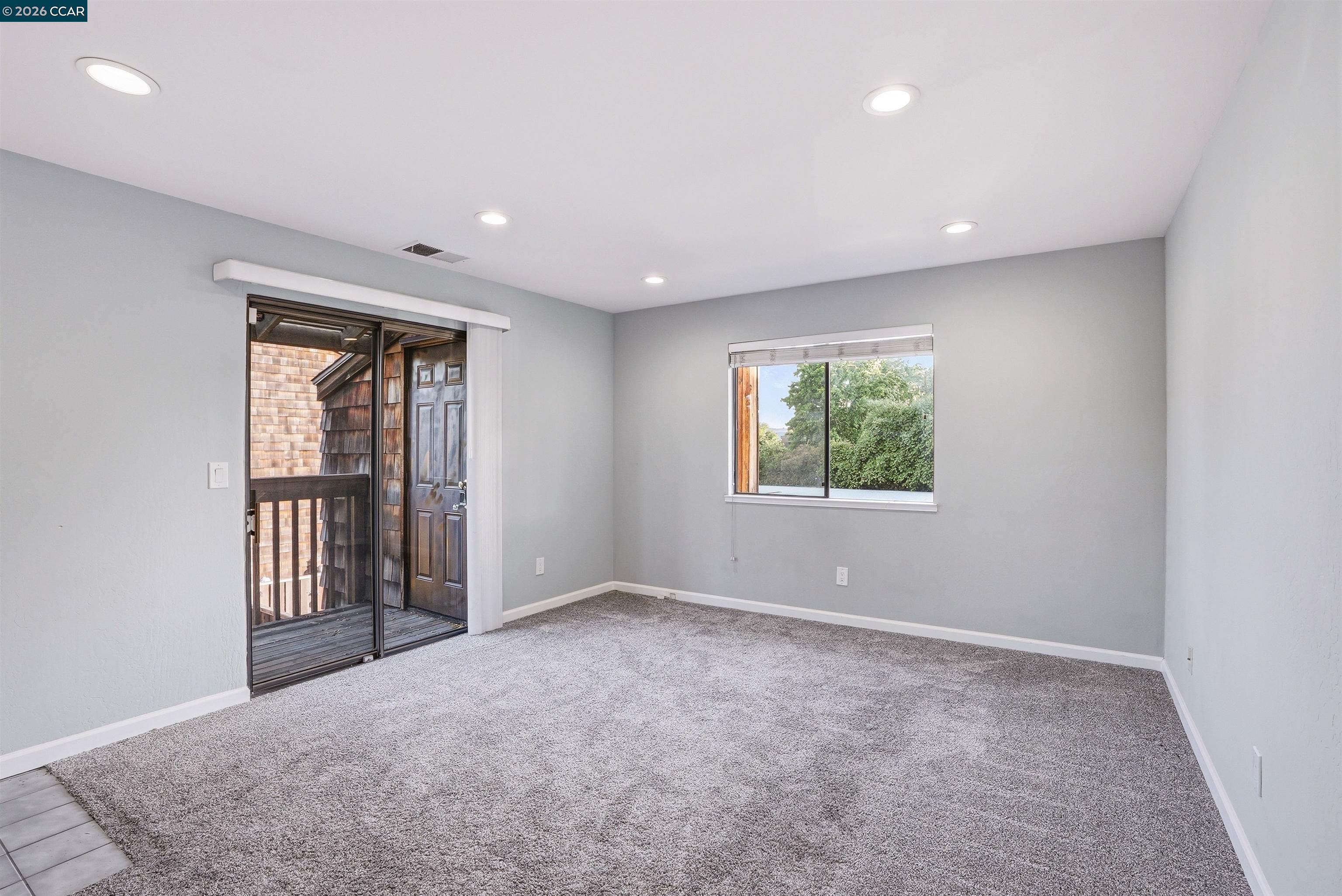 Photo #3: 41133459 Listing: Photo #3