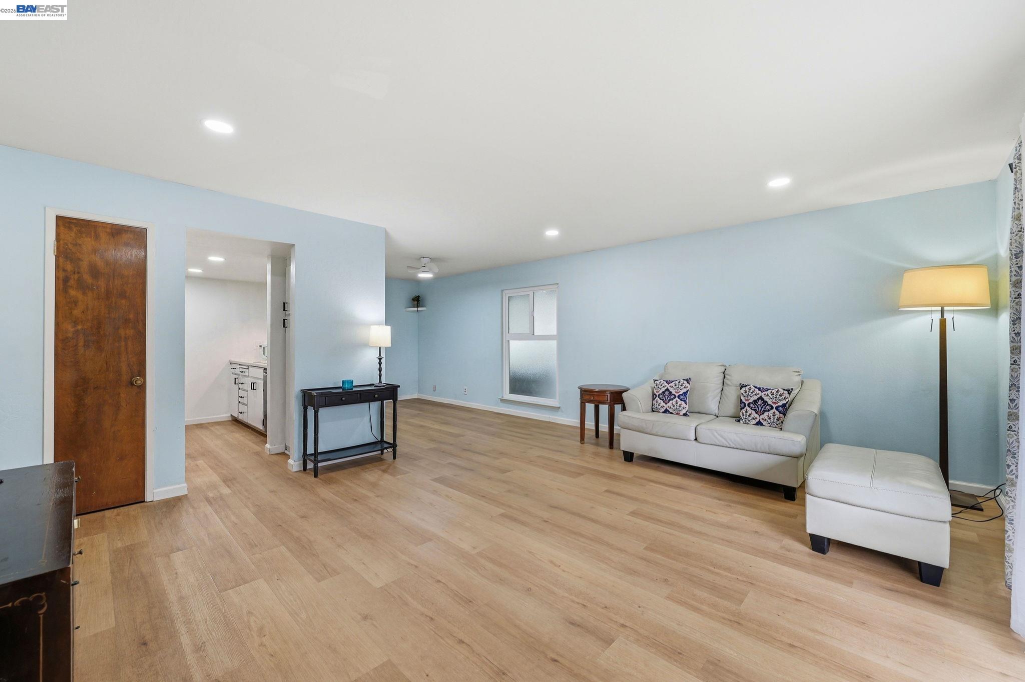 Photo #5: 41133475 Listing: Photo #5