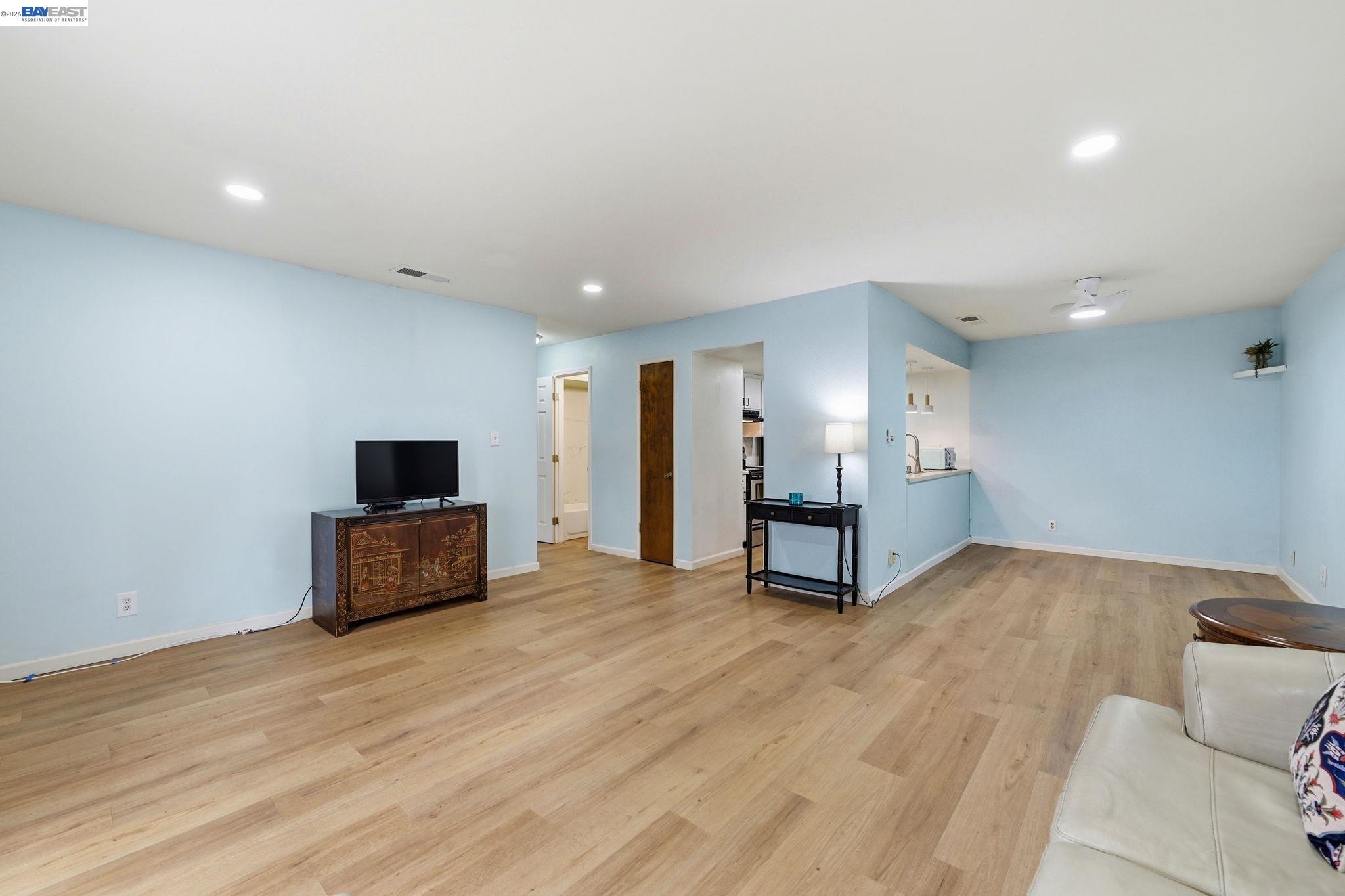 Photo #6: 41133475 Listing: Photo #6