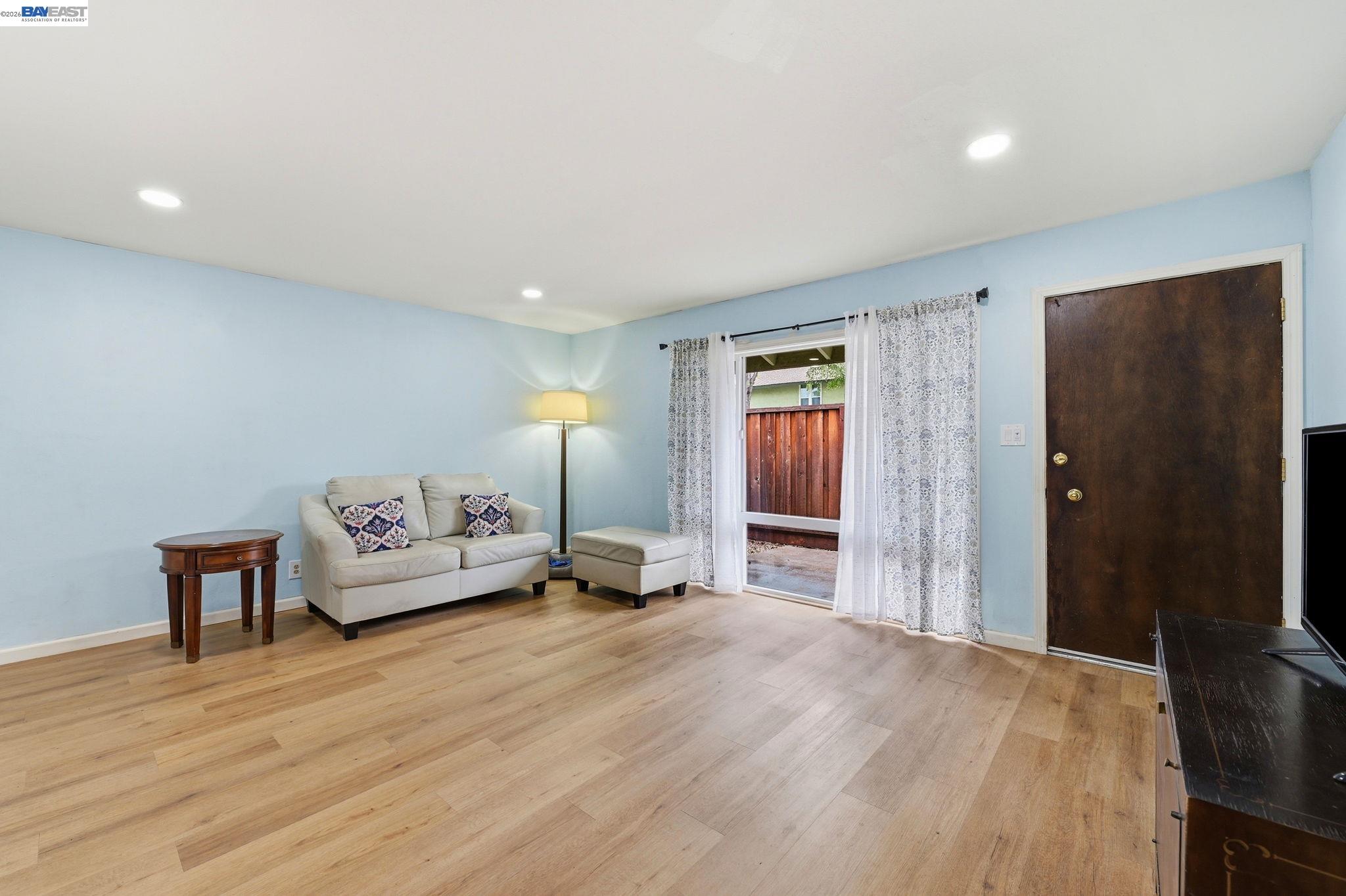 Photo #8: 41133475 Listing: Photo #8