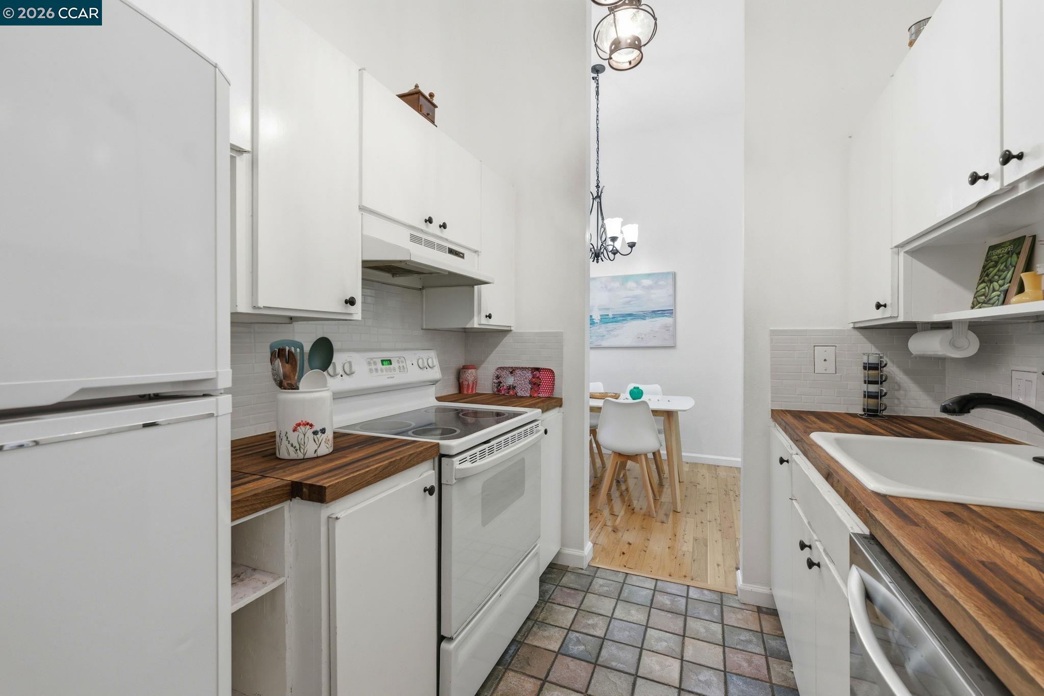 Photo #3: 41133542 Listing: Photo #3