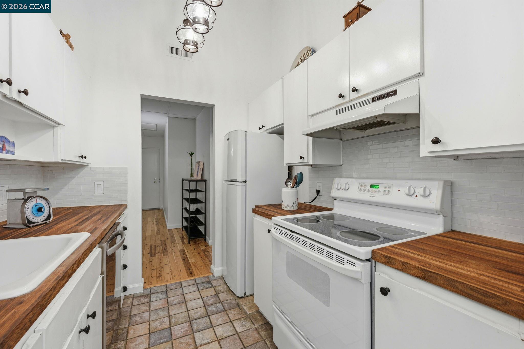 Photo #8: 41133542 Listing: Photo #8