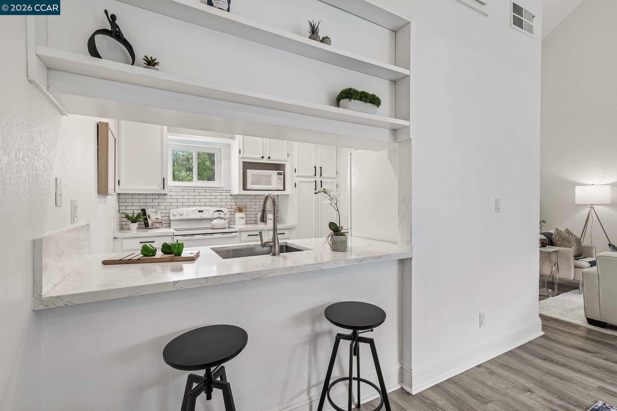 Photo #8: 41133581 Listing: Photo #8