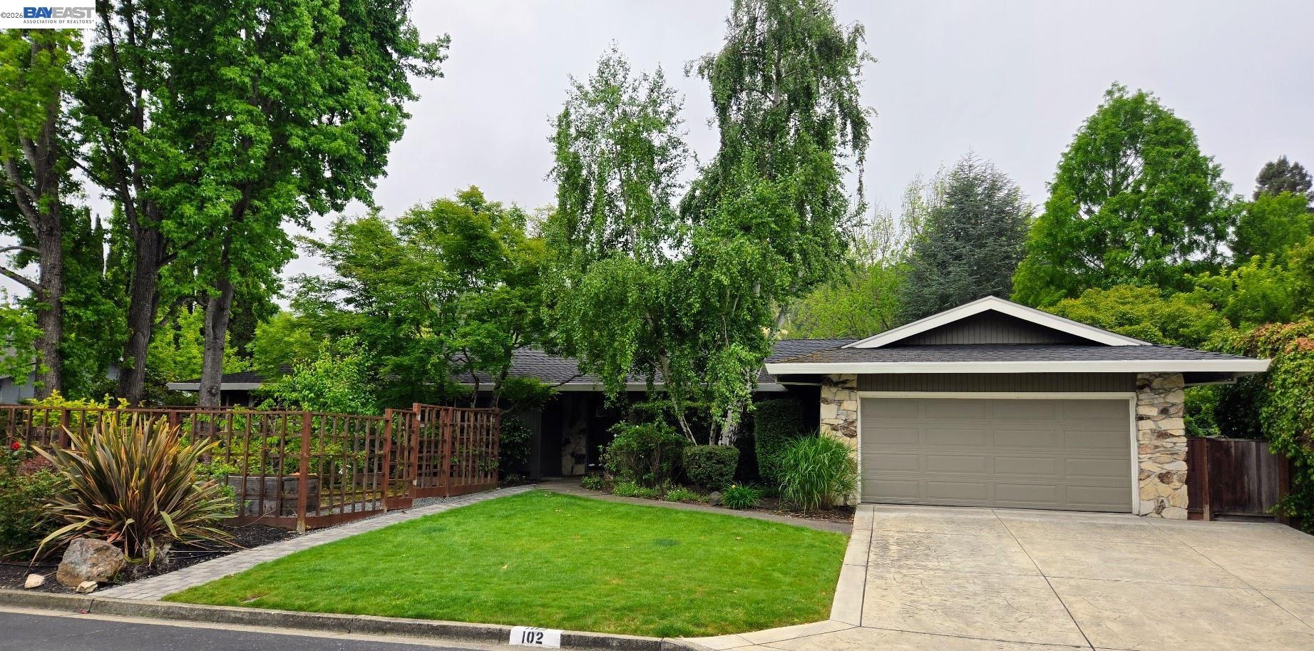 102 Brookfield Dr