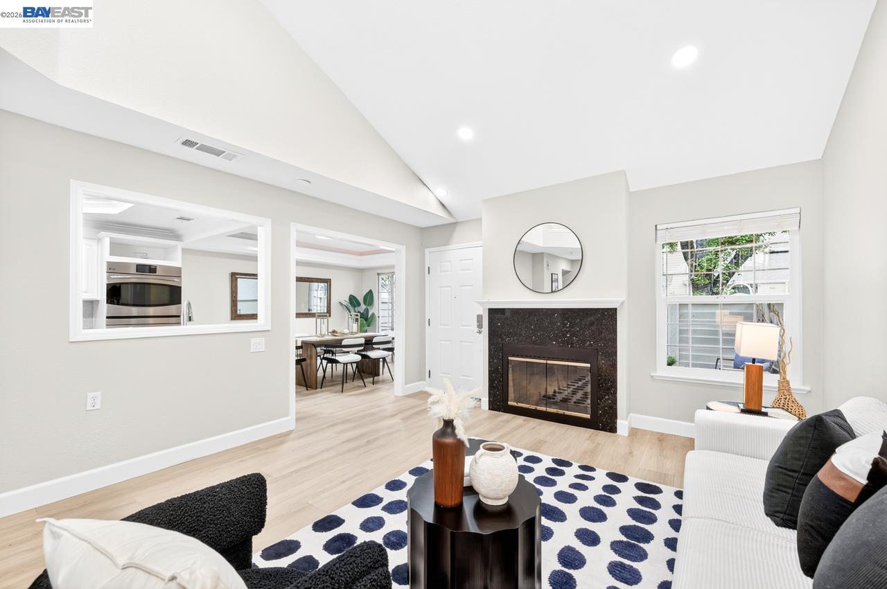 Photo #2: 41133749 Listing: Photo #2