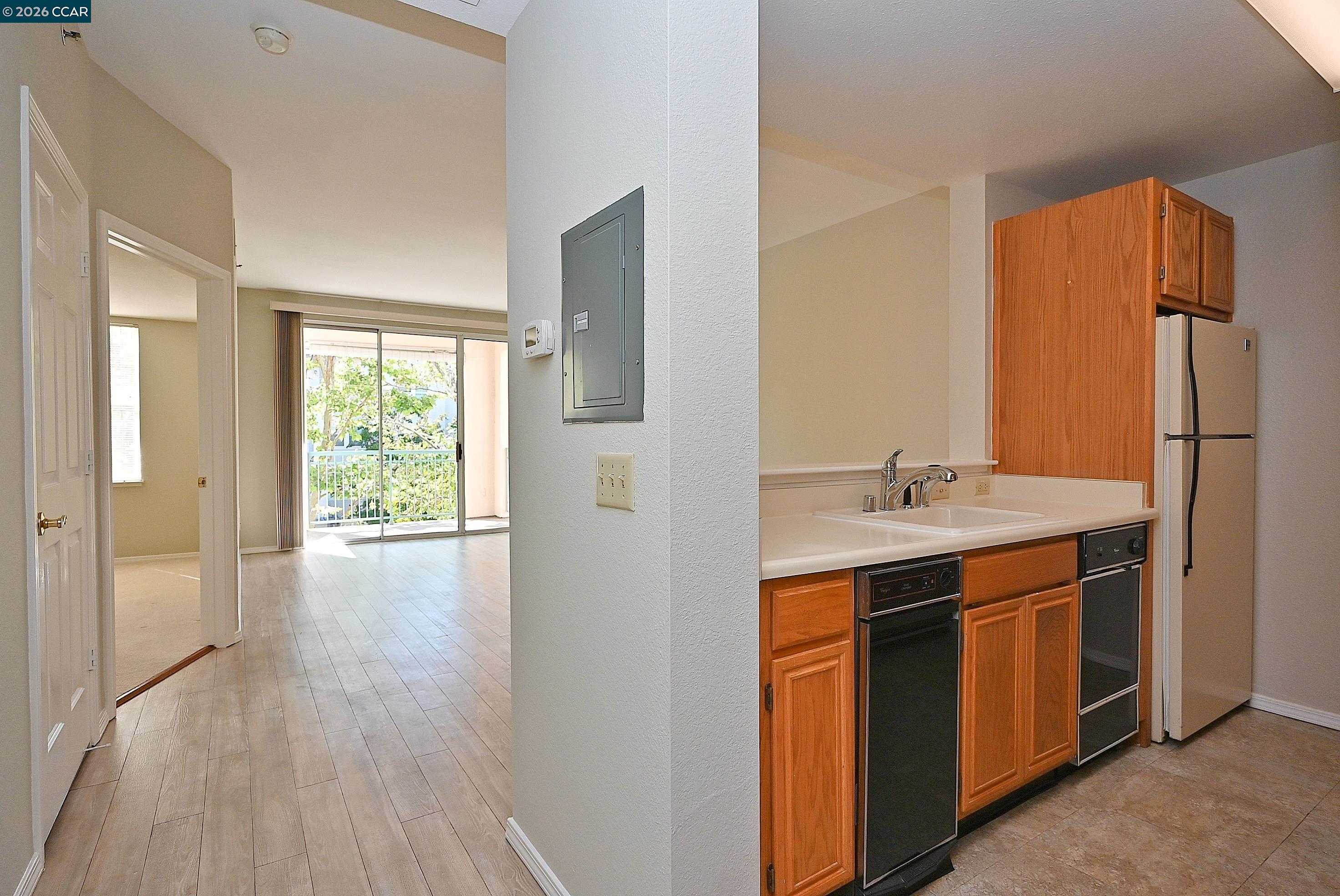 Photo #2: 41133757 Listing: Photo #2