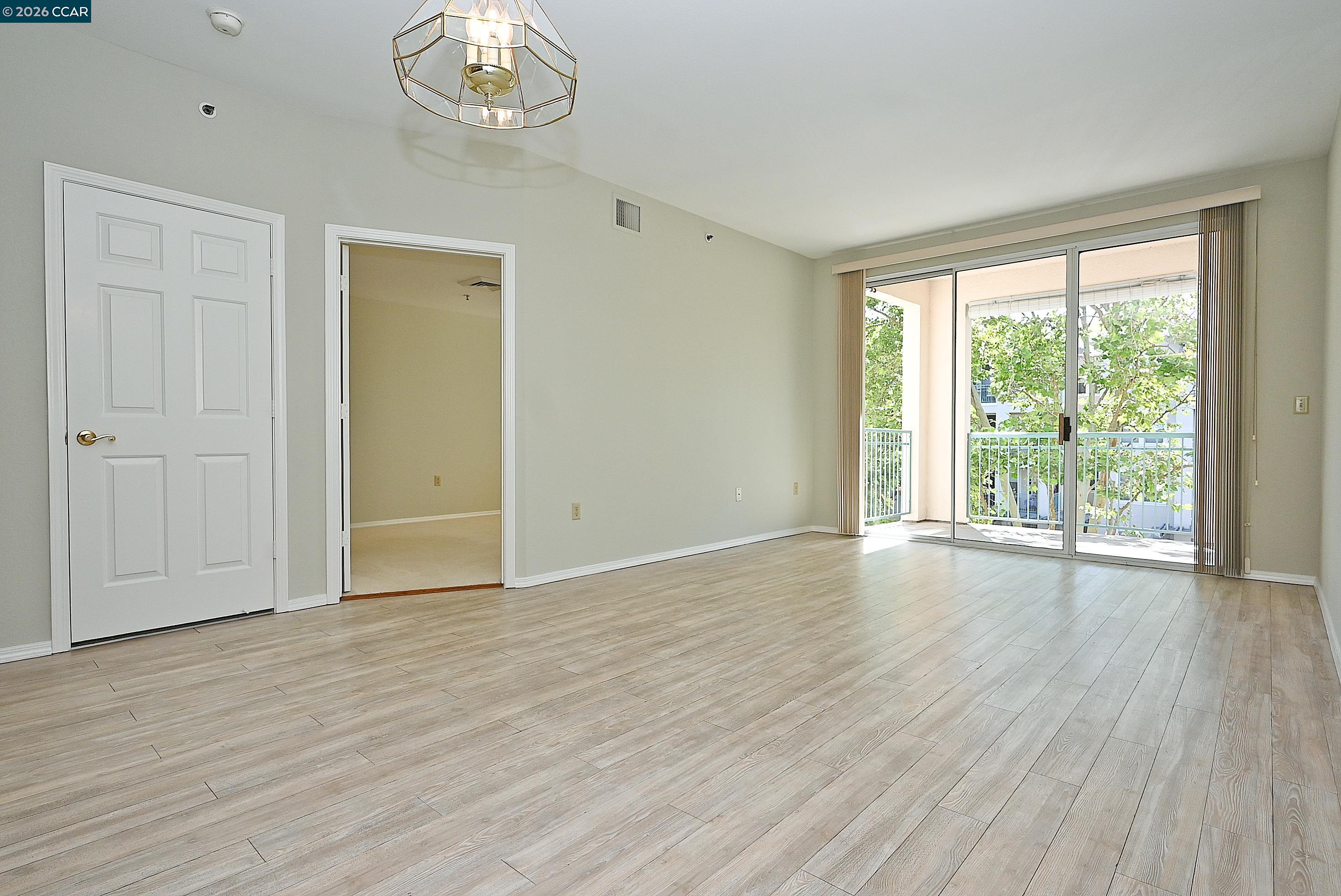 Photo #3: 41133757 Listing: Photo #3